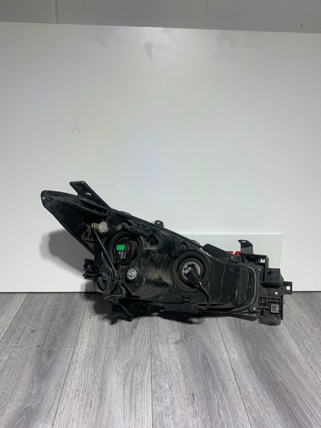 2017-2018 MAZDA 3 DRIVER SIDE SIDE LH SIDE HEADLIGHT OEM USED