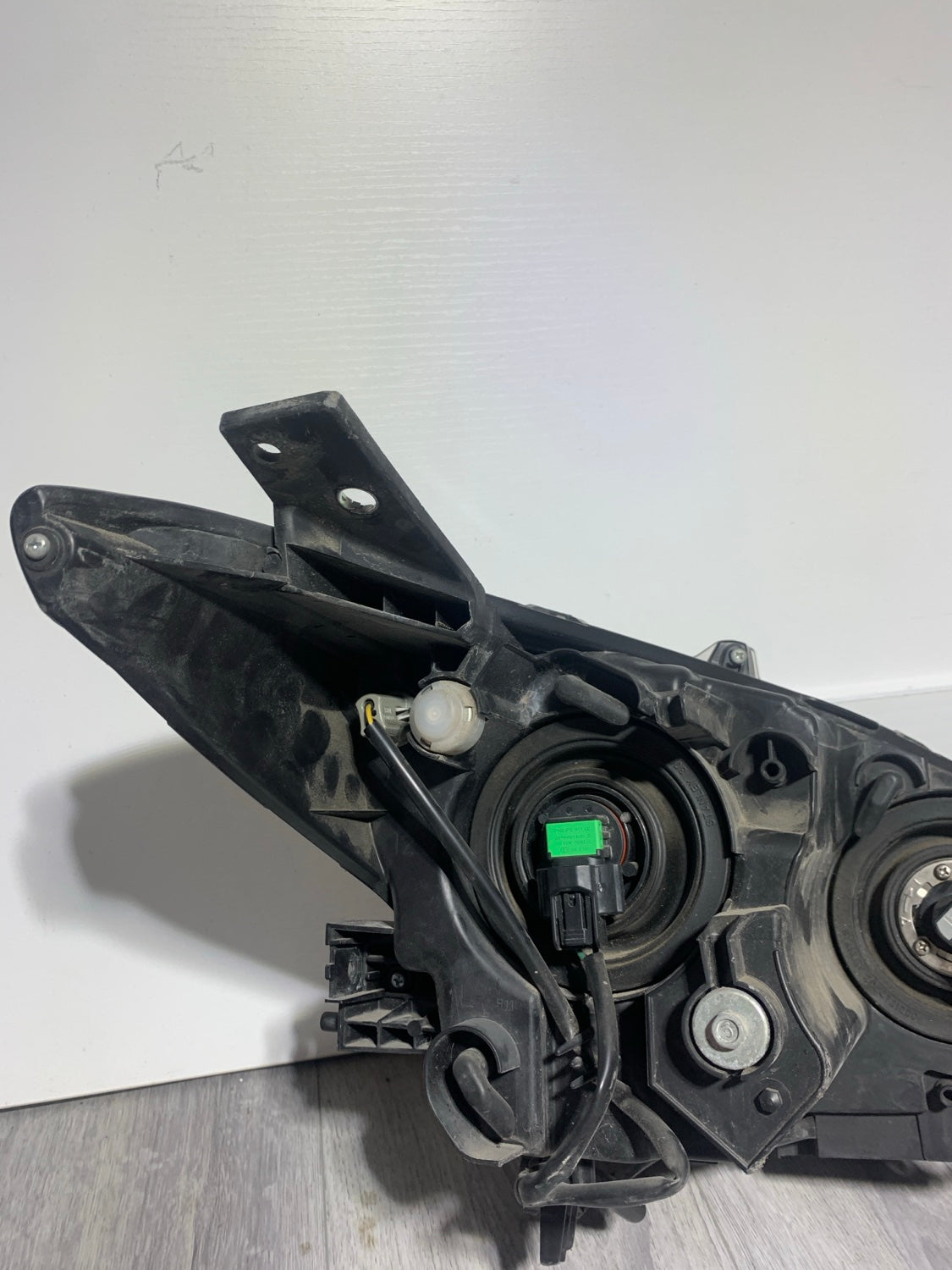 2017-2018 MAZDA 3 DRIVER SIDE SIDE LH SIDE HEADLIGHT OEM USED