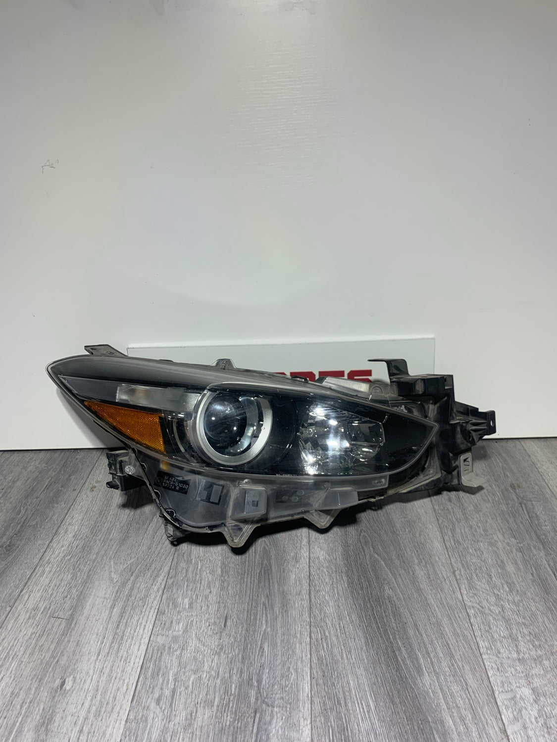 2017-2018 MAZDA 3 PASSENGER SIDE RH SIDE HEADLIGHT OEM USED