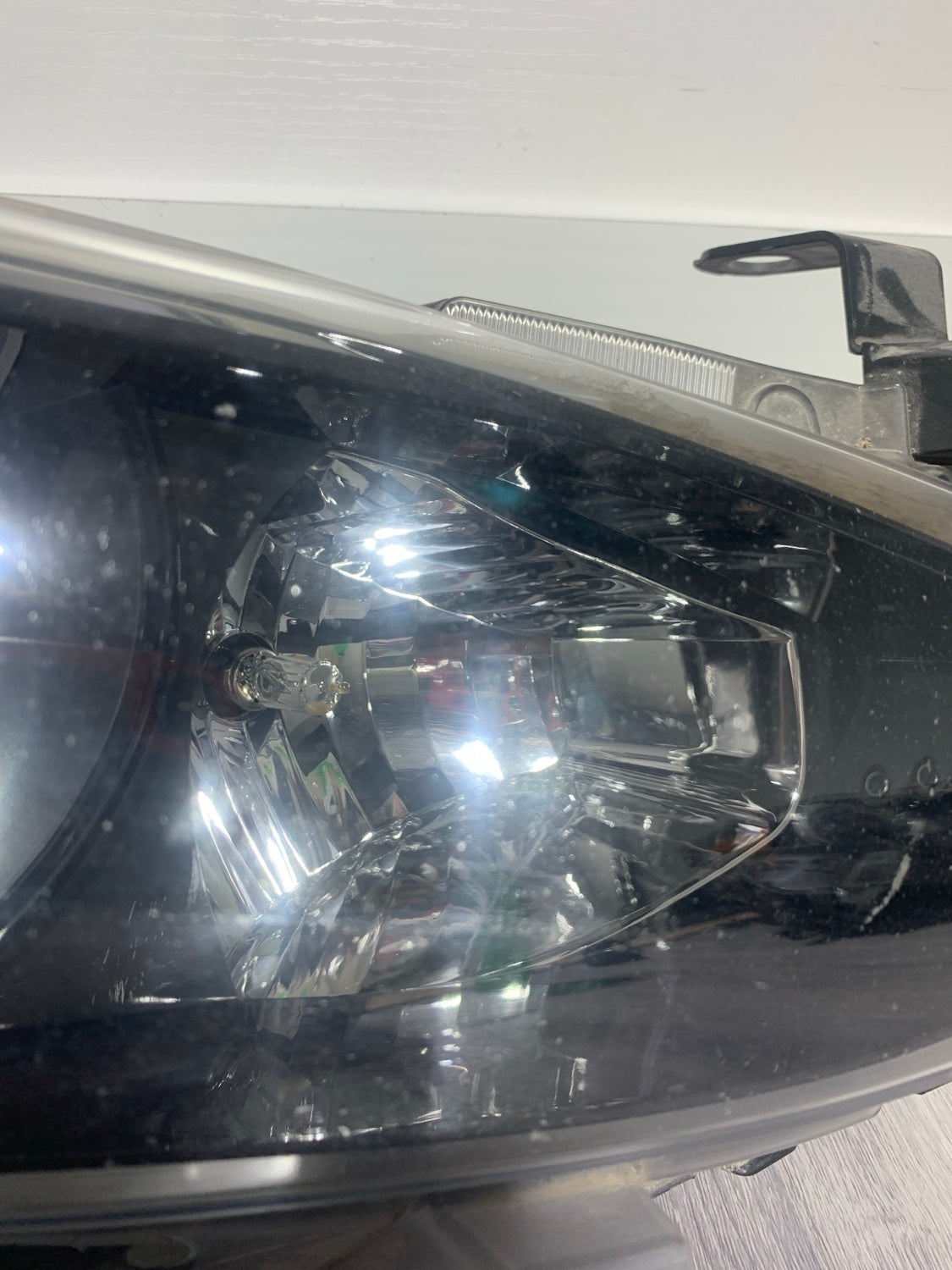 2017-2018 MAZDA 3 PASSENGER SIDE RH SIDE HEADLIGHT OEM USED