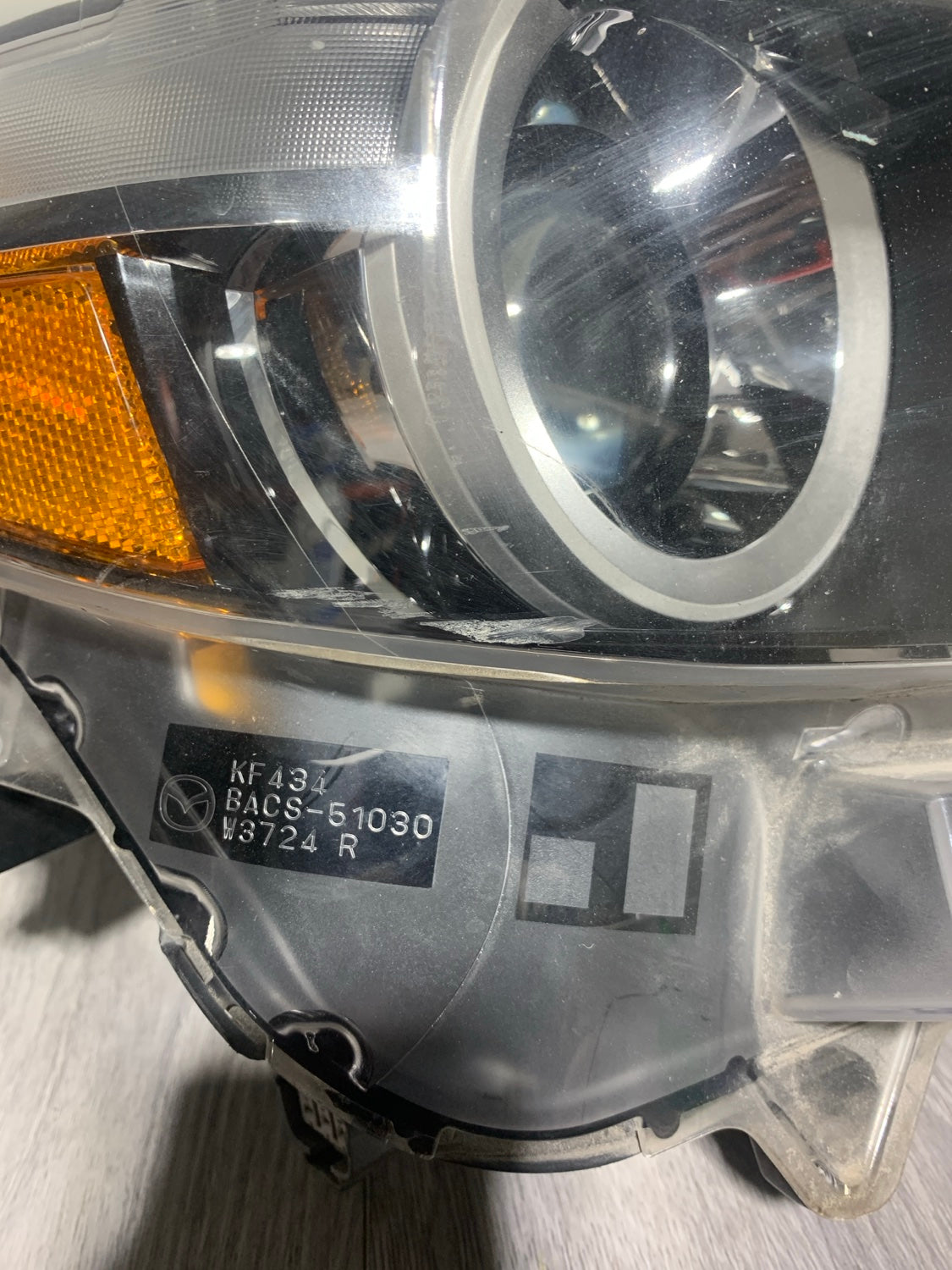 2017-2018 MAZDA 3 PASSENGER SIDE RH SIDE HEADLIGHT OEM USED