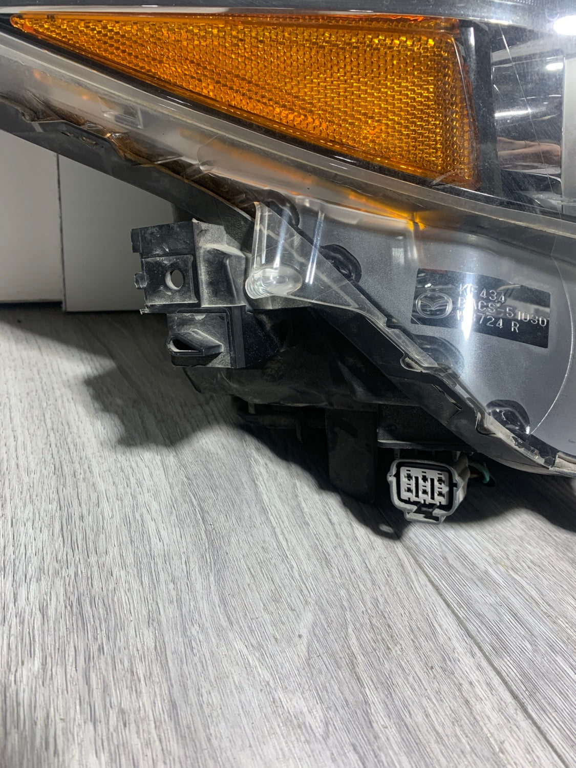 2017-2018 MAZDA 3 PASSENGER SIDE RH SIDE HEADLIGHT OEM USED