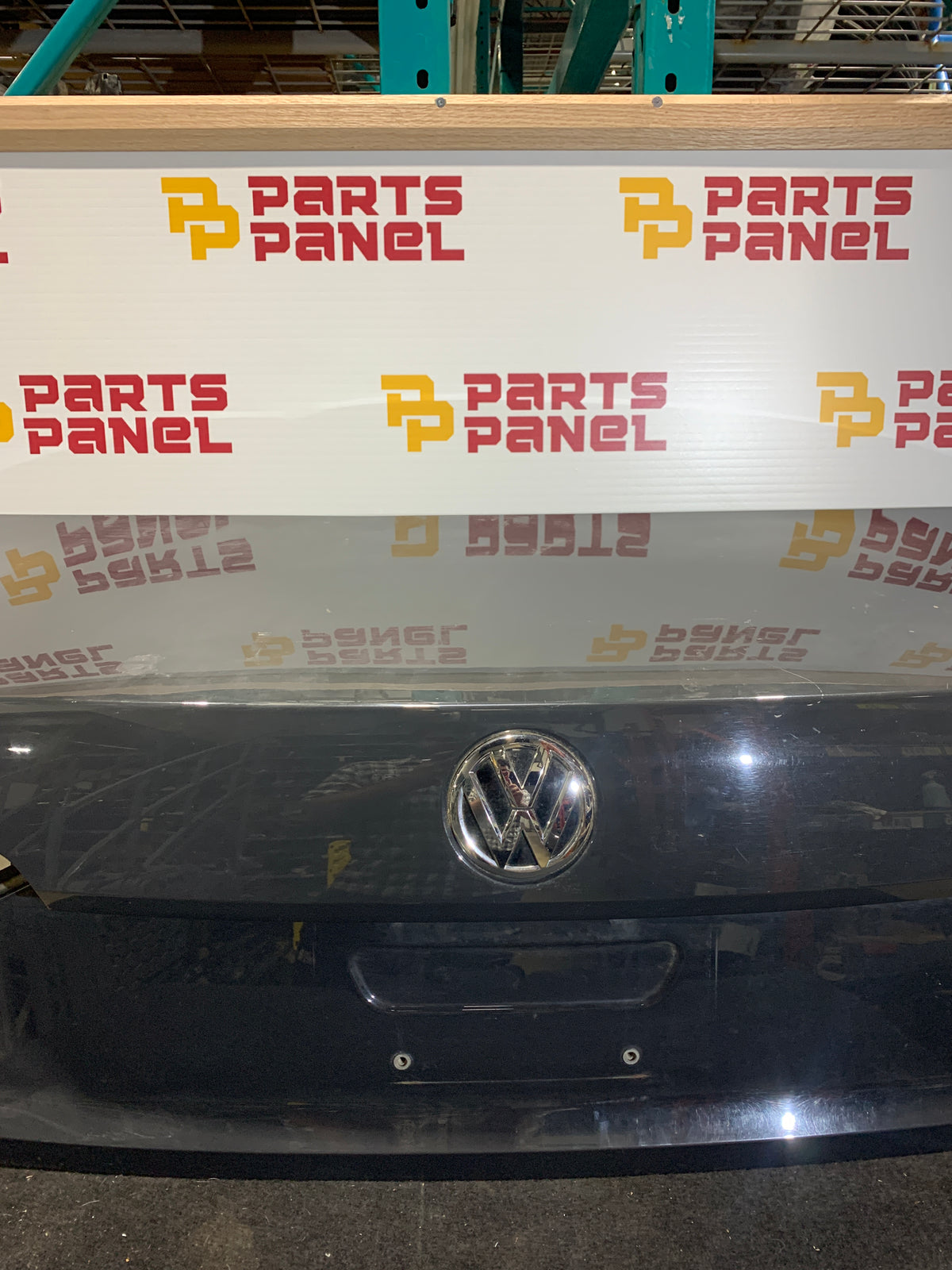 2016-2019 VOLKSWAGEN PASSAT TRUNK LID / LIFTGATE OEM USED