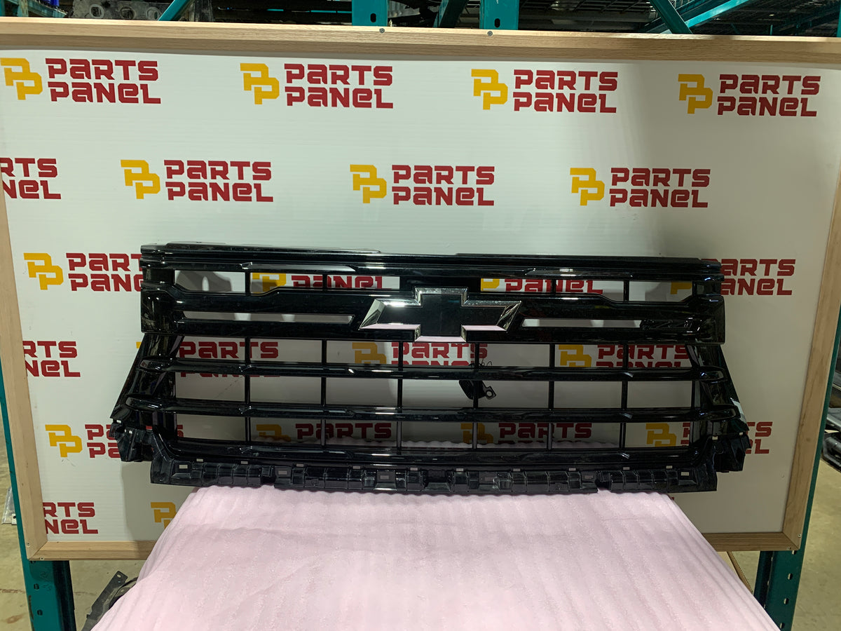 2024-2026 CHEVROLET SILVERADO 2500 3500 FRONT GRILLE OEM USED
