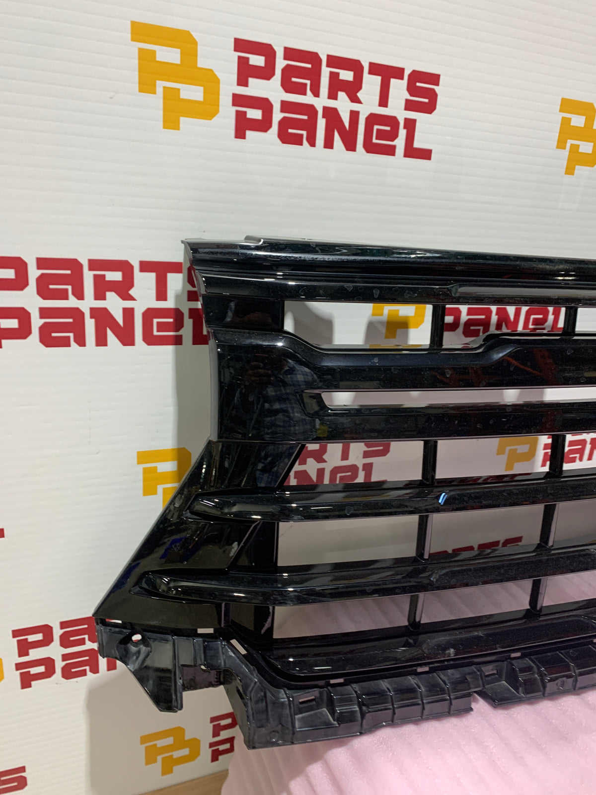 2024-2026 CHEVROLET SILVERADO 2500 3500 FRONT GRILLE OEM USED