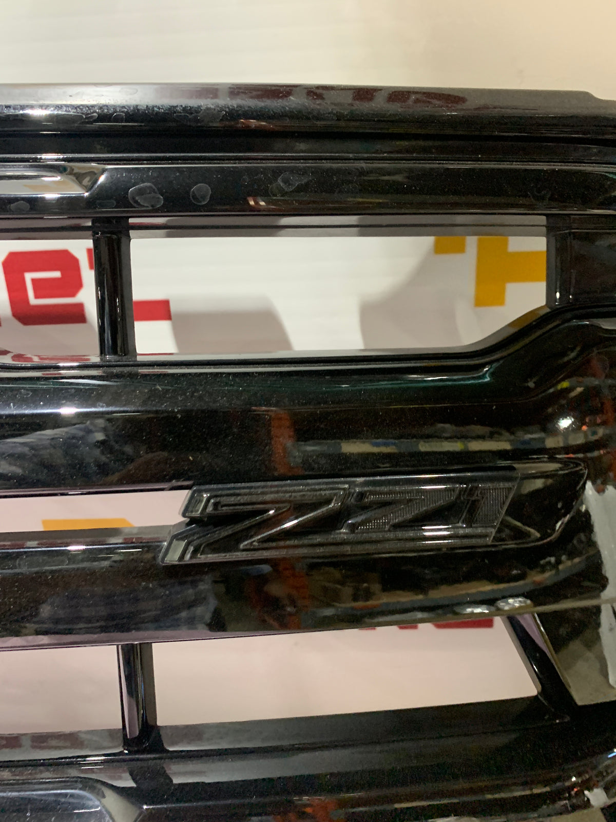 2024-2026 CHEVROLET SILVERADO 2500 3500 FRONT GRILLE OEM USED