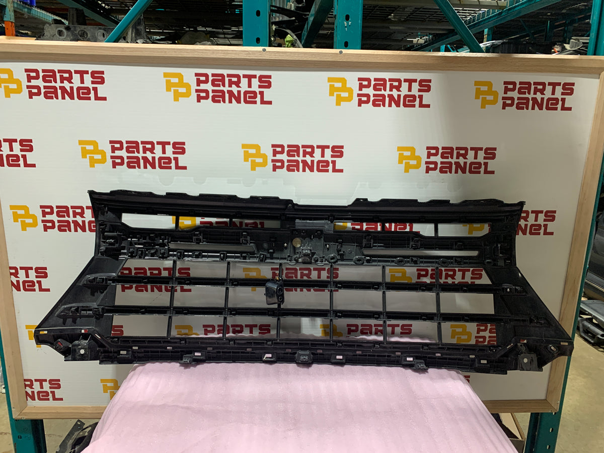 2024-2026 CHEVROLET SILVERADO 2500 3500 FRONT GRILLE OEM USED