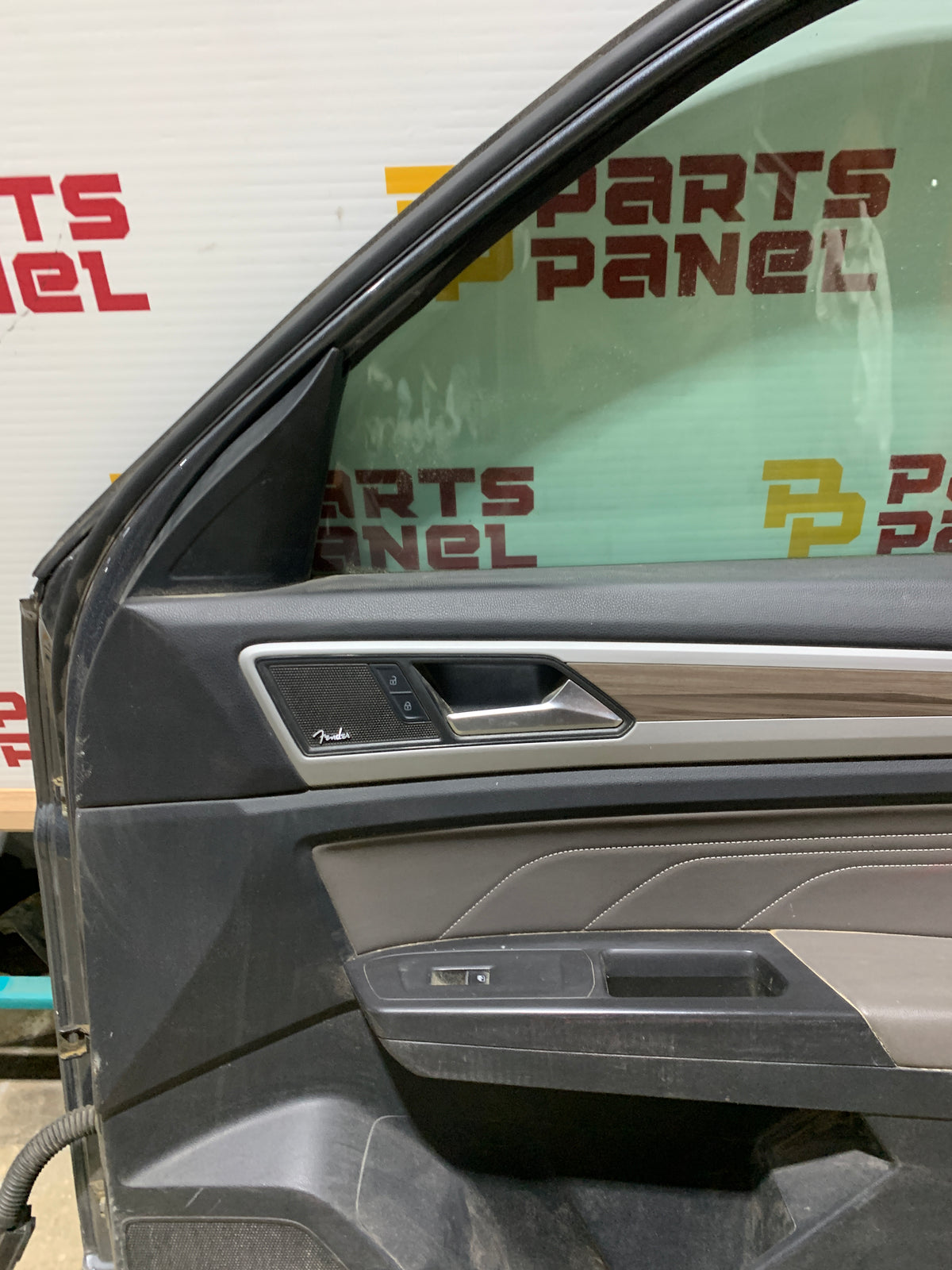 2018-2025 VOLKSWAGEN ATLAS PASSENGER SIDE FRONT DOOR OEM USED