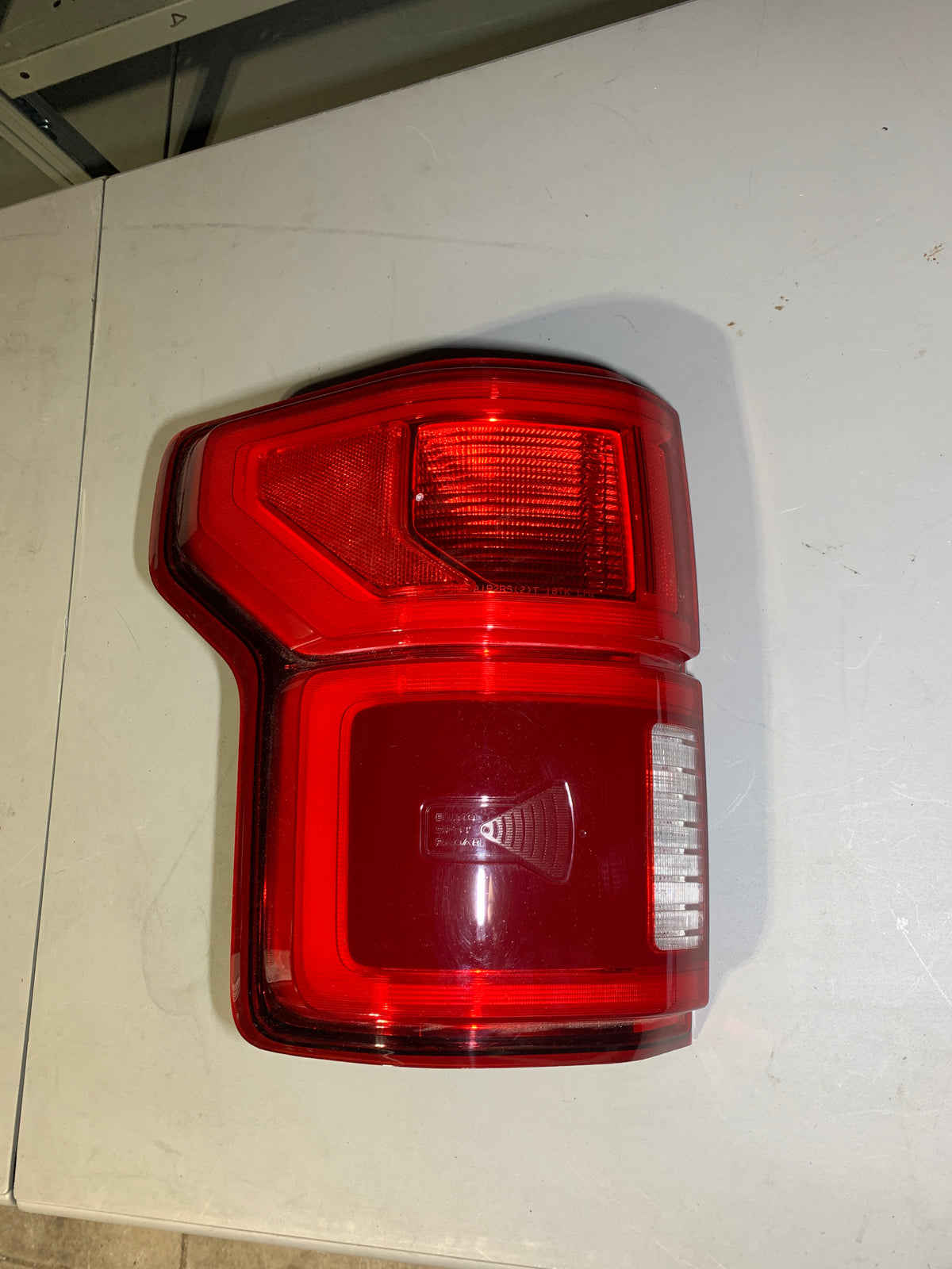 2018-2020 FORD F150 LEFT DRIVER SIDE TAIL LIGHT WITH LED BLIND SPOT OEM KL34-13B505-CE
