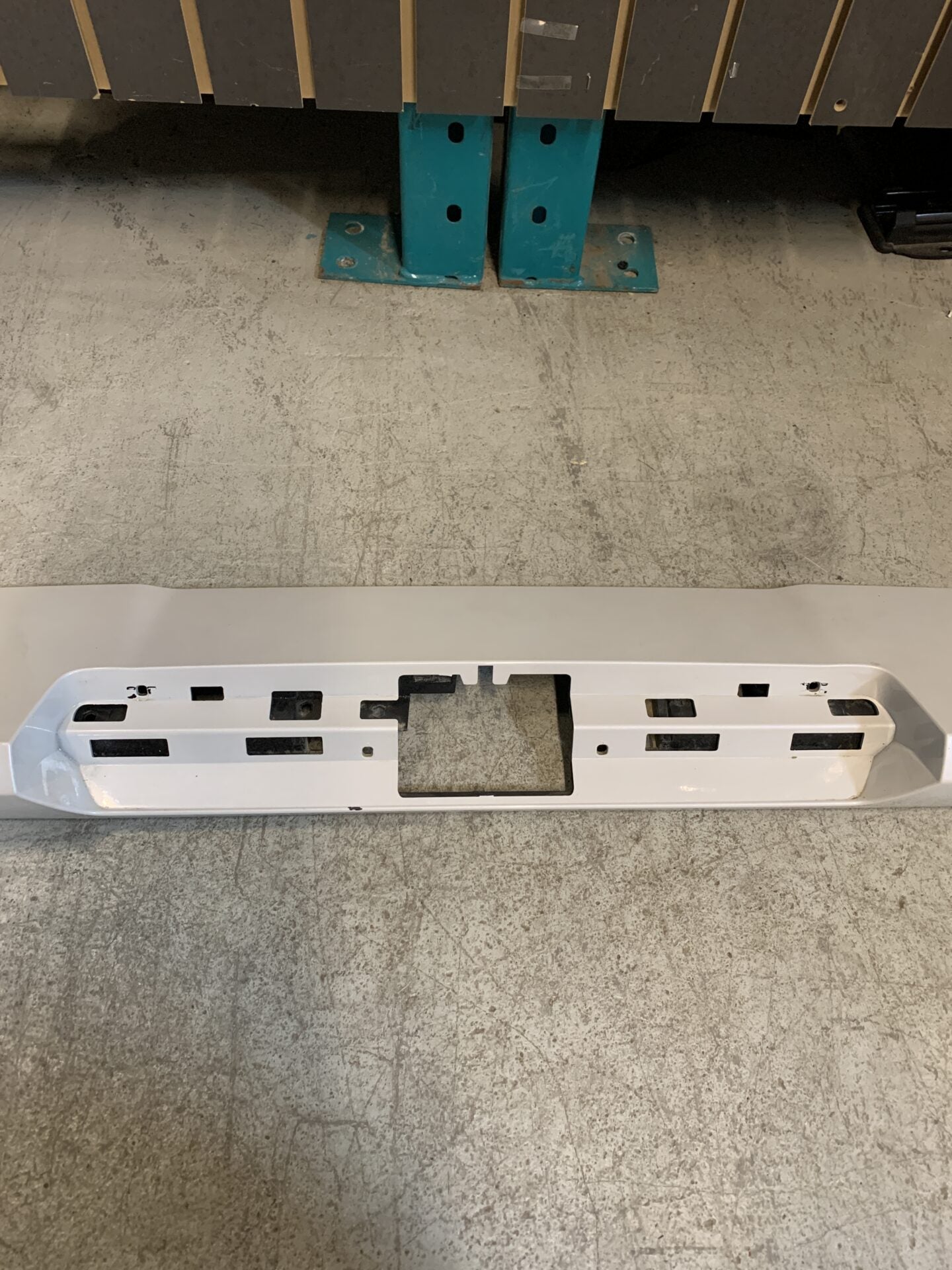 2019 - 2021 GMC SIERRA 1500 / CHEVY SILVERADO 1500 WHITE ROOF SPOILER 23397377