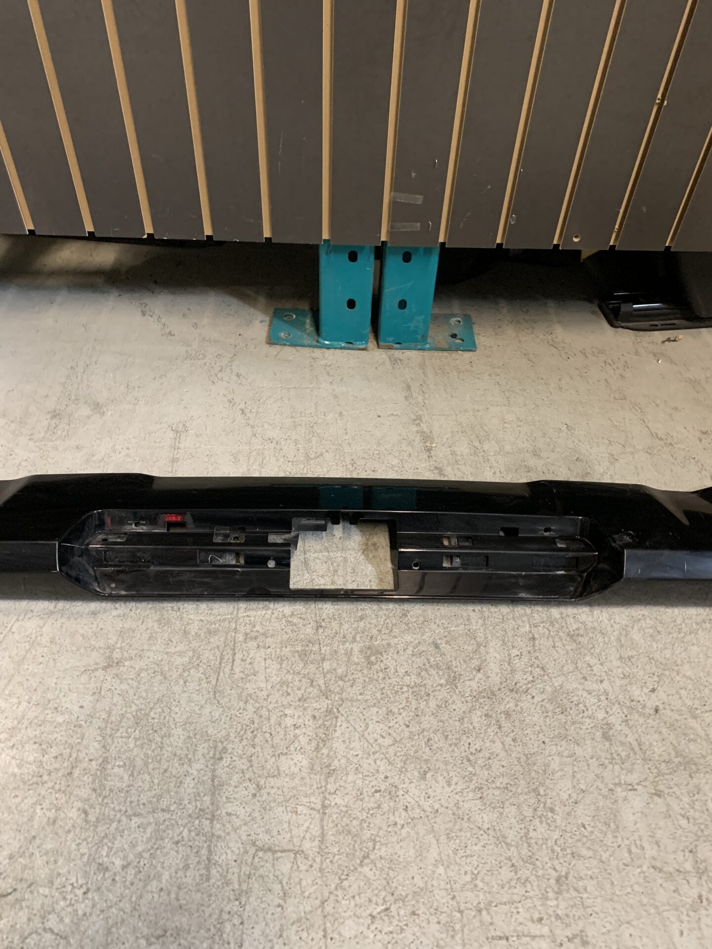 2019 - 2021 GMC SIERRA 1500 / CHEVY SILVERADO 1500 BLACK ROOF SPOILER 23397377 