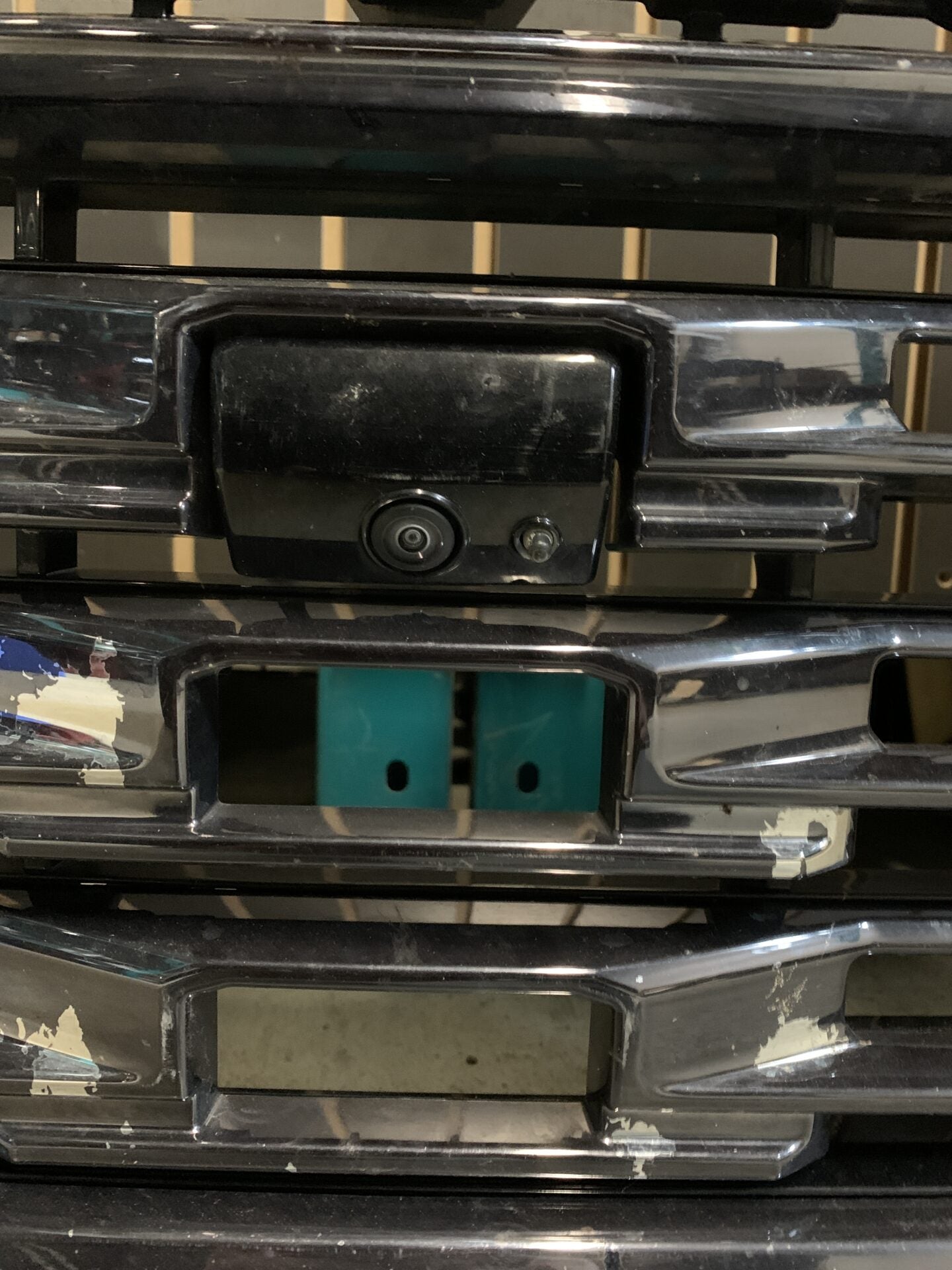 2024 - 2025 GMC SIERRA DENALI 2500 / 3500 FRONT BLACK GRILLE WITH CAMERA 85666073