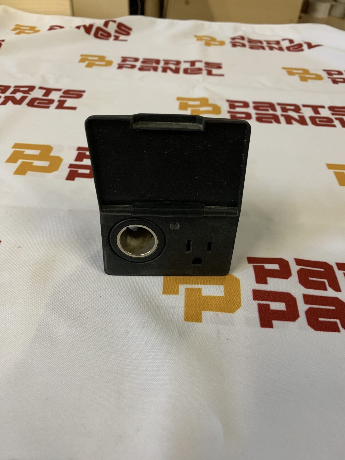 2015 - 2020 FORD F150 FRONT DASH AC PLUG 12V 110V 400W OUTLET FL3T-19G310-BC