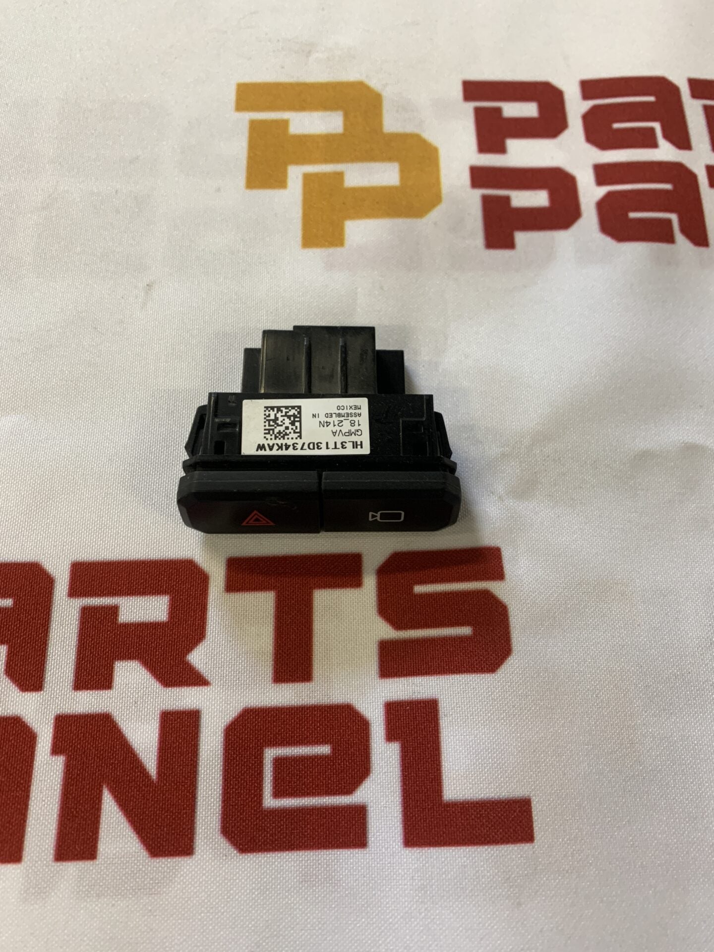 2015 - 2019 FORD F150 / EXPEDITION CENTER DASH HAZARD / CAMERA BUTTON HL3T13D734KAW