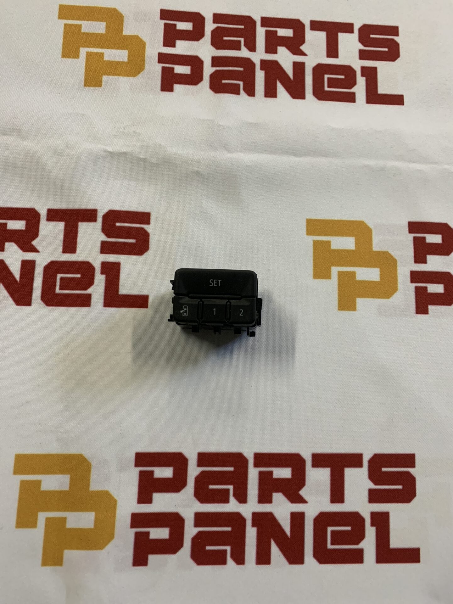 2020 - 2023 GMC SIERRA 2500 / 3500 / CHEVY SILVERADO 2500 / 3500 SEAT MEMORY SWITCH 84701577 