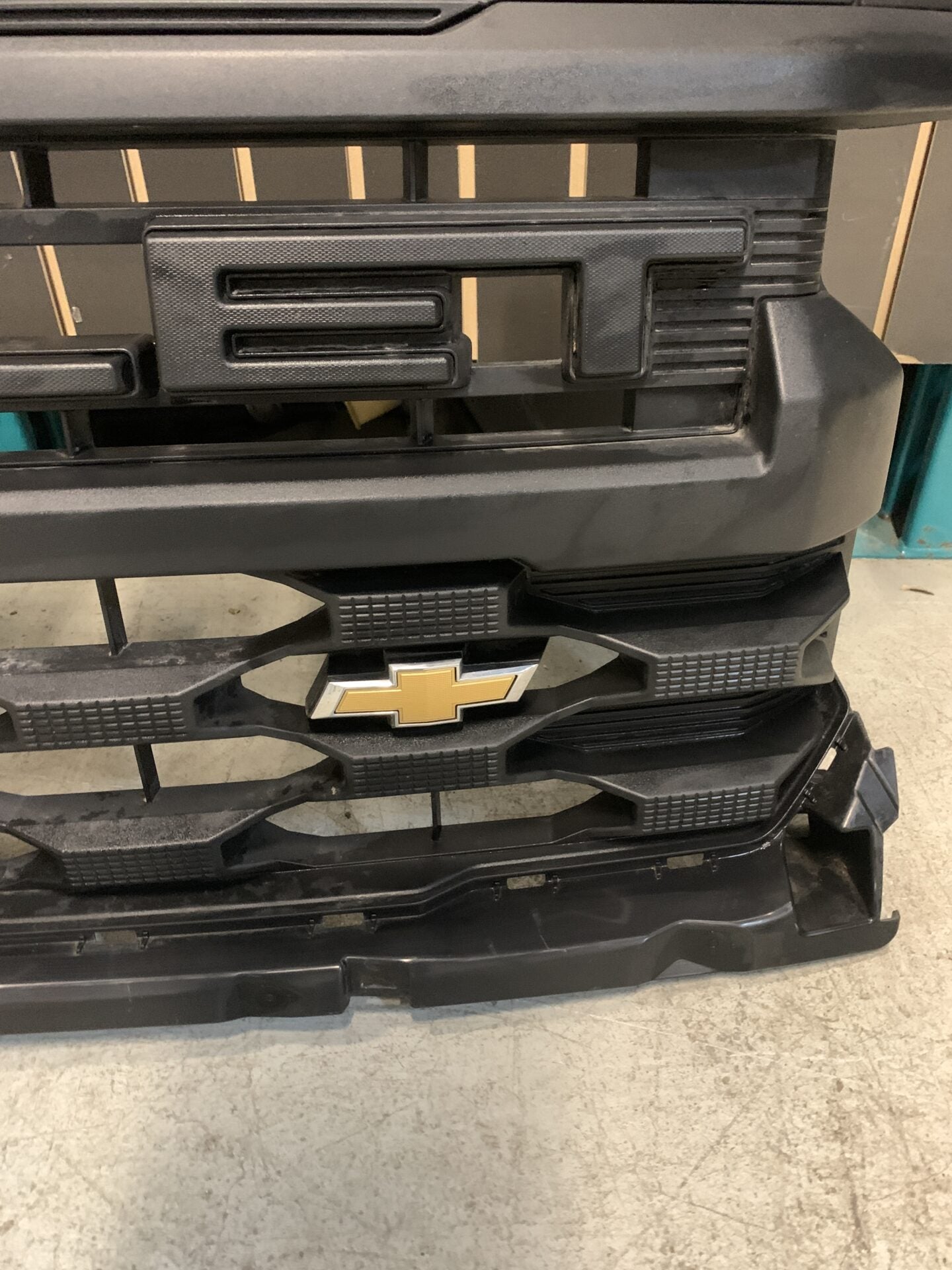 2022 - 2024 CHEVY SILVERADO 1500 / 1500 LTD BLACK FRONT GRILLE 84692656  