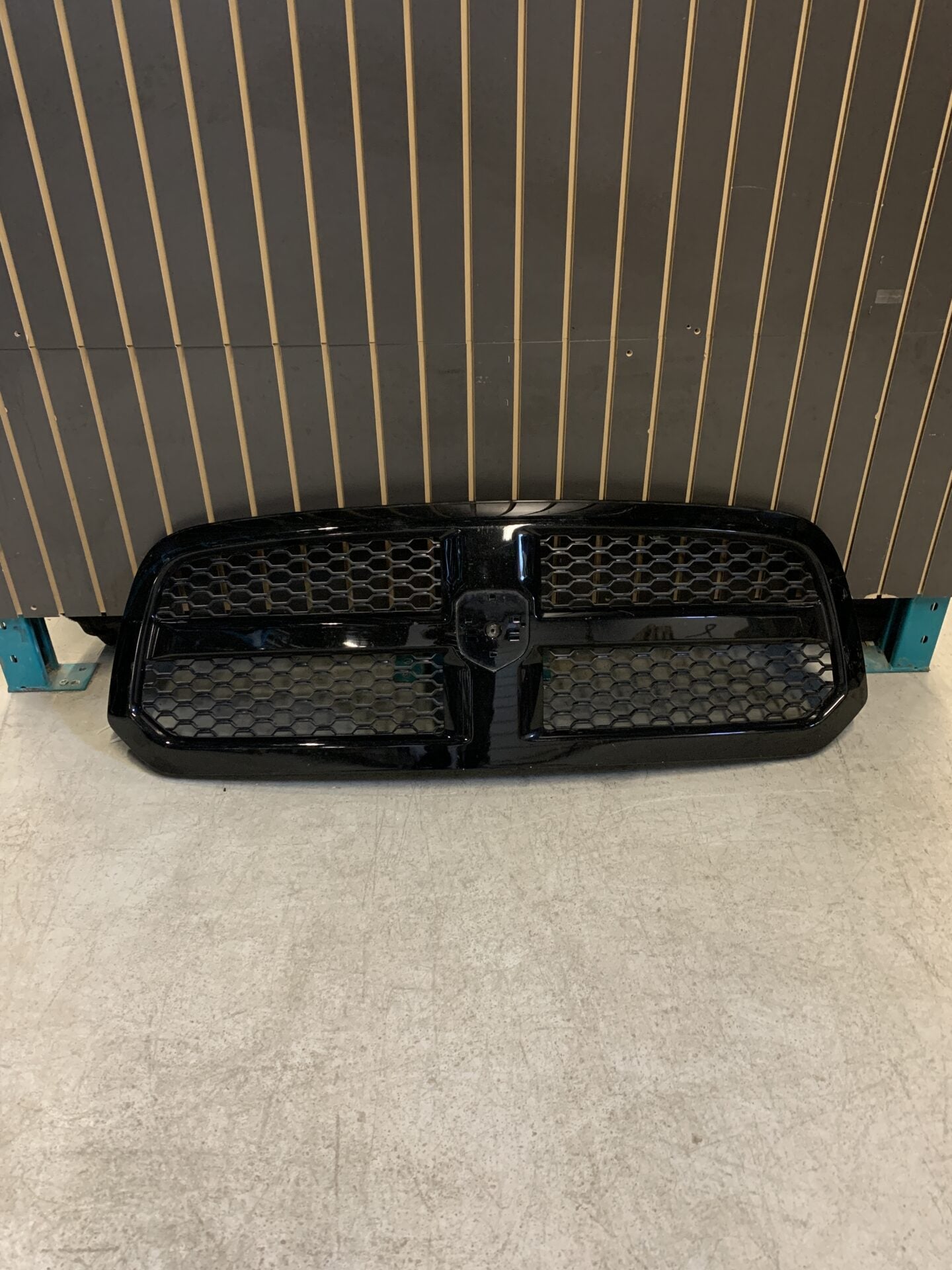 2013 - 2020 RAM 1500 FRONT GRILLE 5QX141XJAA