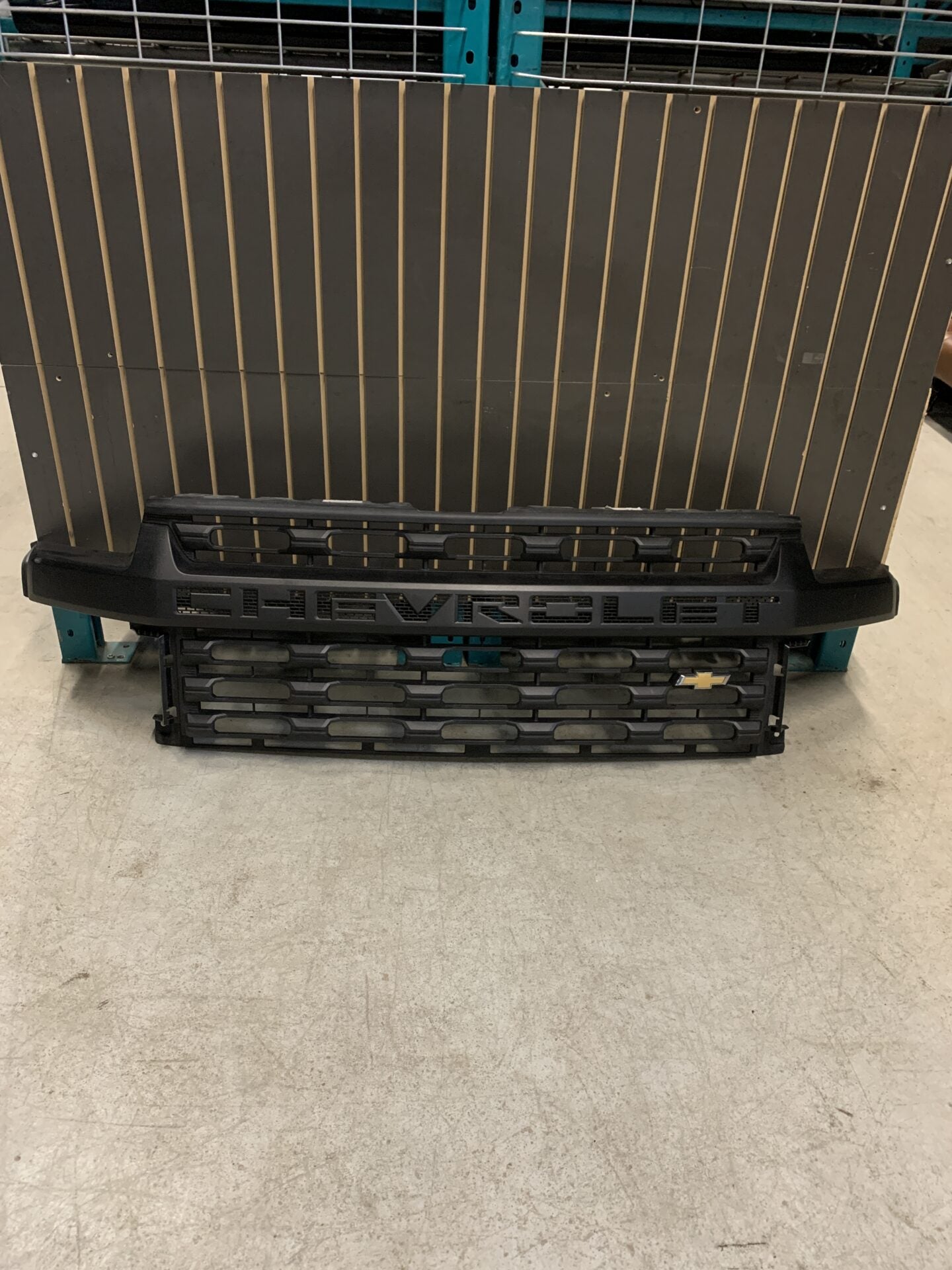 2020 - 2023 CHEVY SILVERADO 2500 / 3500 BLACK FRONT GRILLE 84670280 