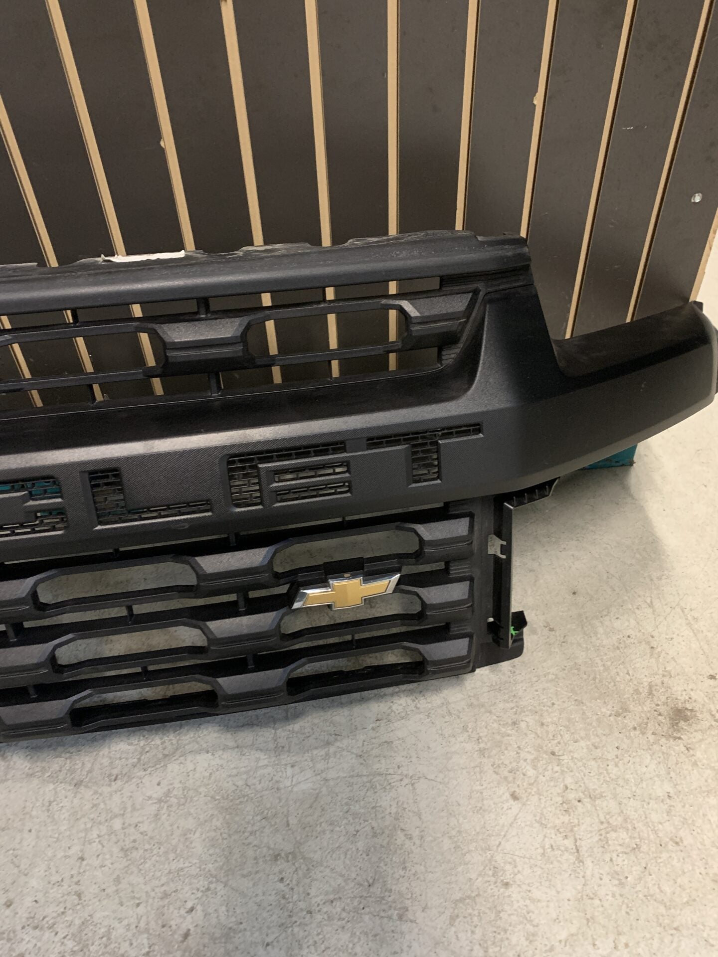 2020 - 2023 CHEVY SILVERADO 2500 / 3500 BLACK FRONT GRILLE 84670280 