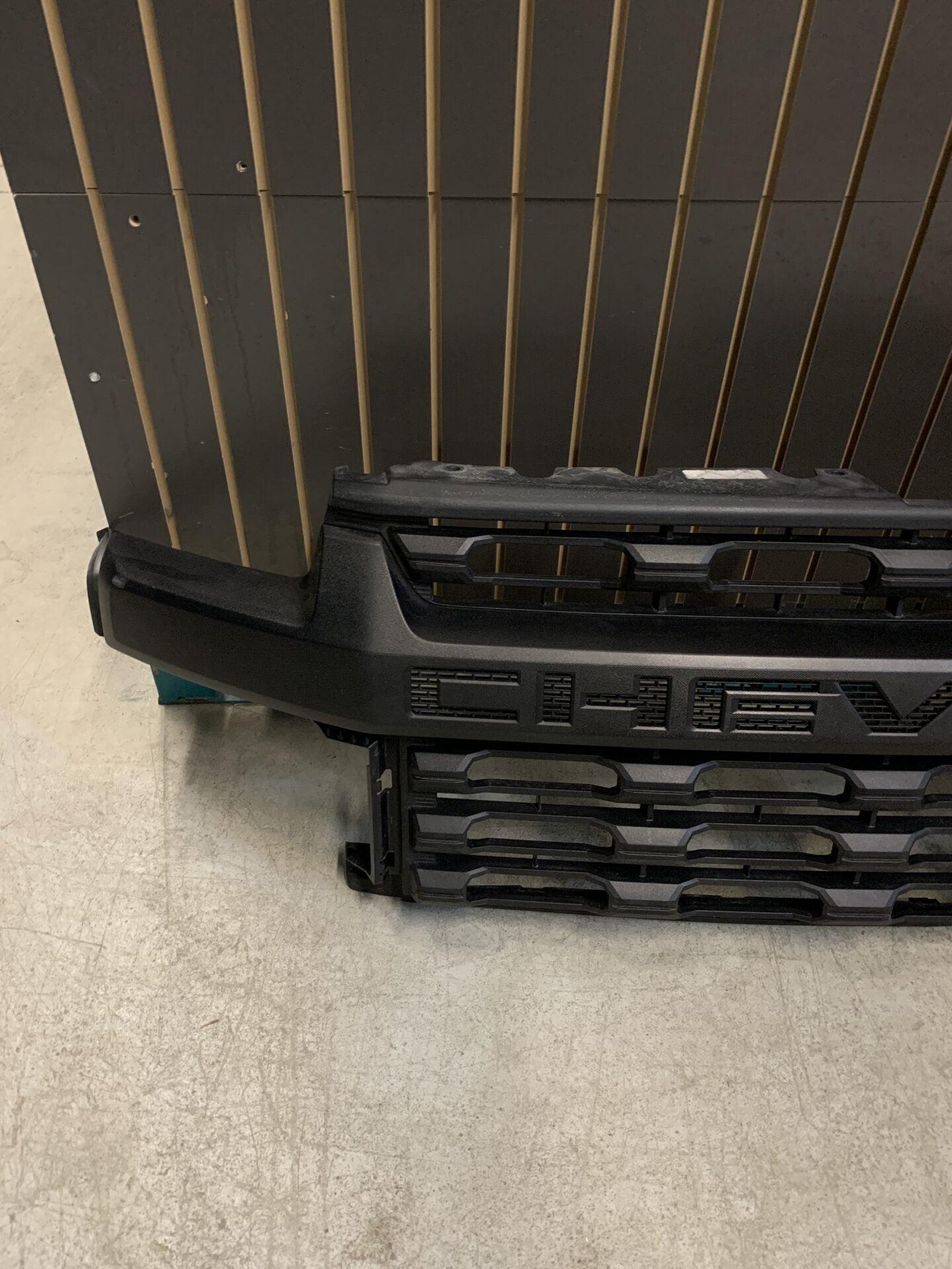 2020 - 2023 CHEVY SILVERADO 2500 / 3500 BLACK FRONT GRILLE 84670280 