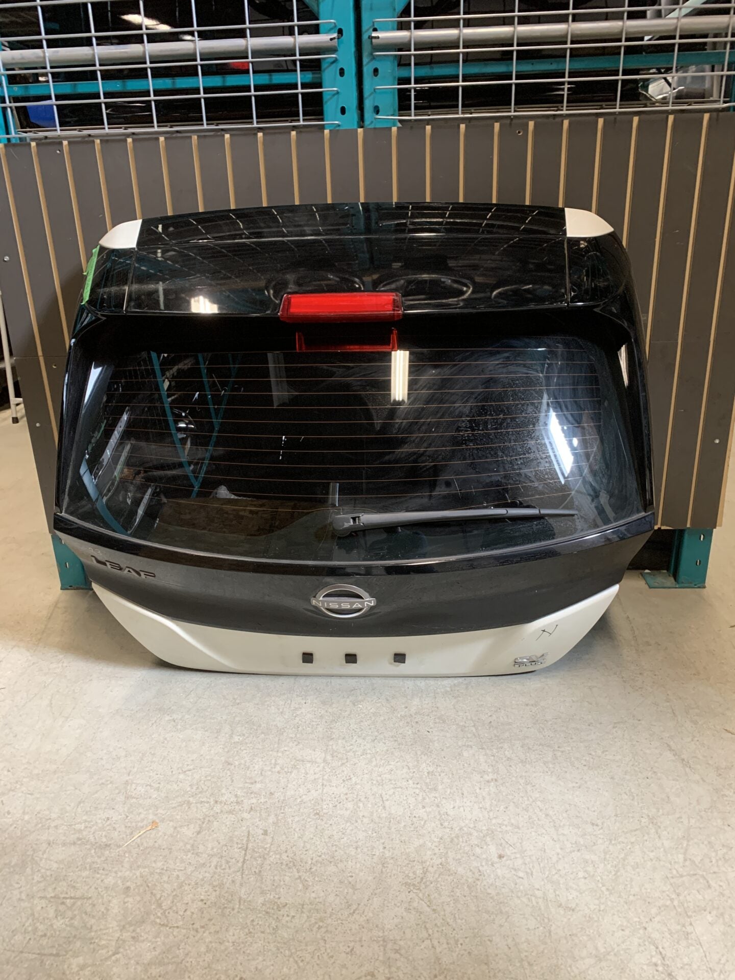 2018 - 2025 NISSAN LEAF TAILGATE OEM