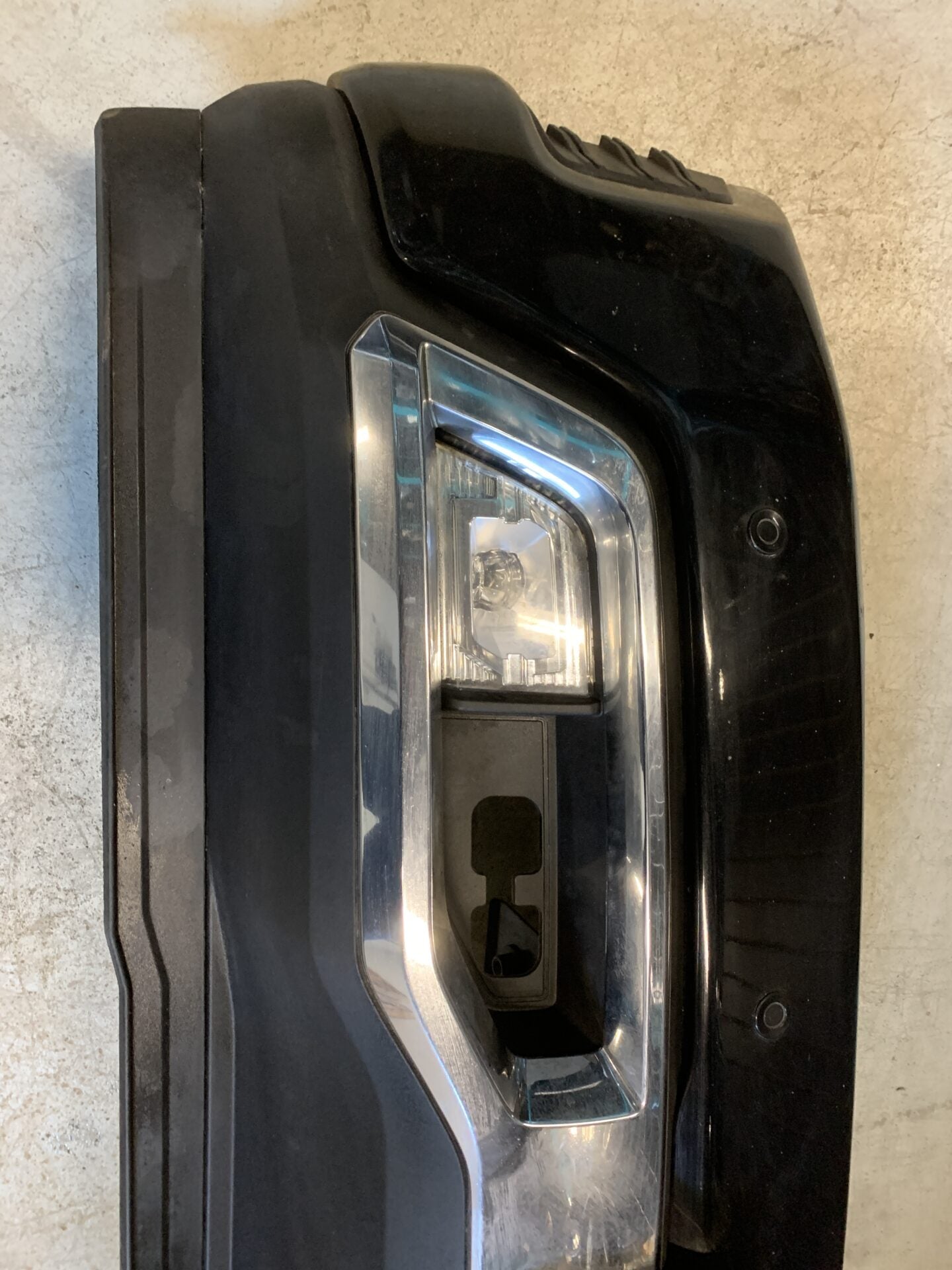 2019  - 2022 CHEVY SILVERADO 1500 FRONT BUMPER COMPLETE WITH SENSOR WITH FOG LIGHT 