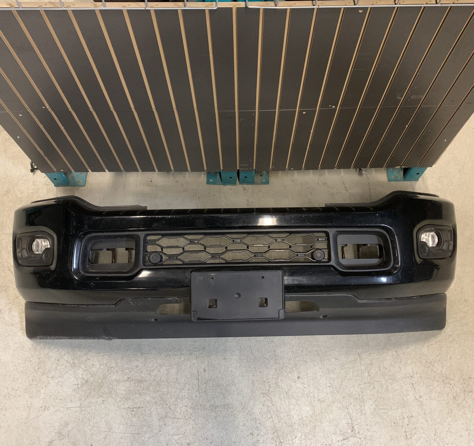 2019 - 2024 RAM 2500 / 3500 BLACK FRONT BUMPER COMPLETE ASSEMBLY 