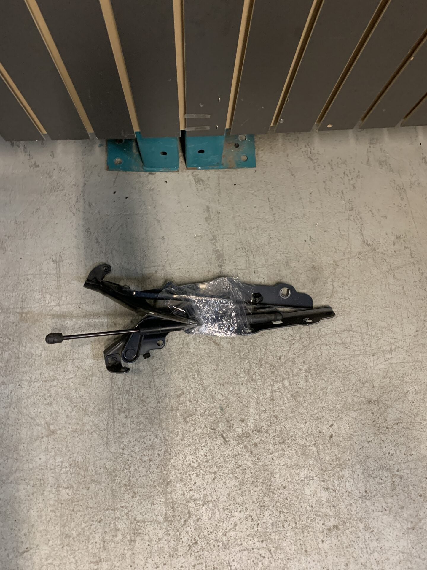2019 - 2024 RAM 2500 HOOD HINGES