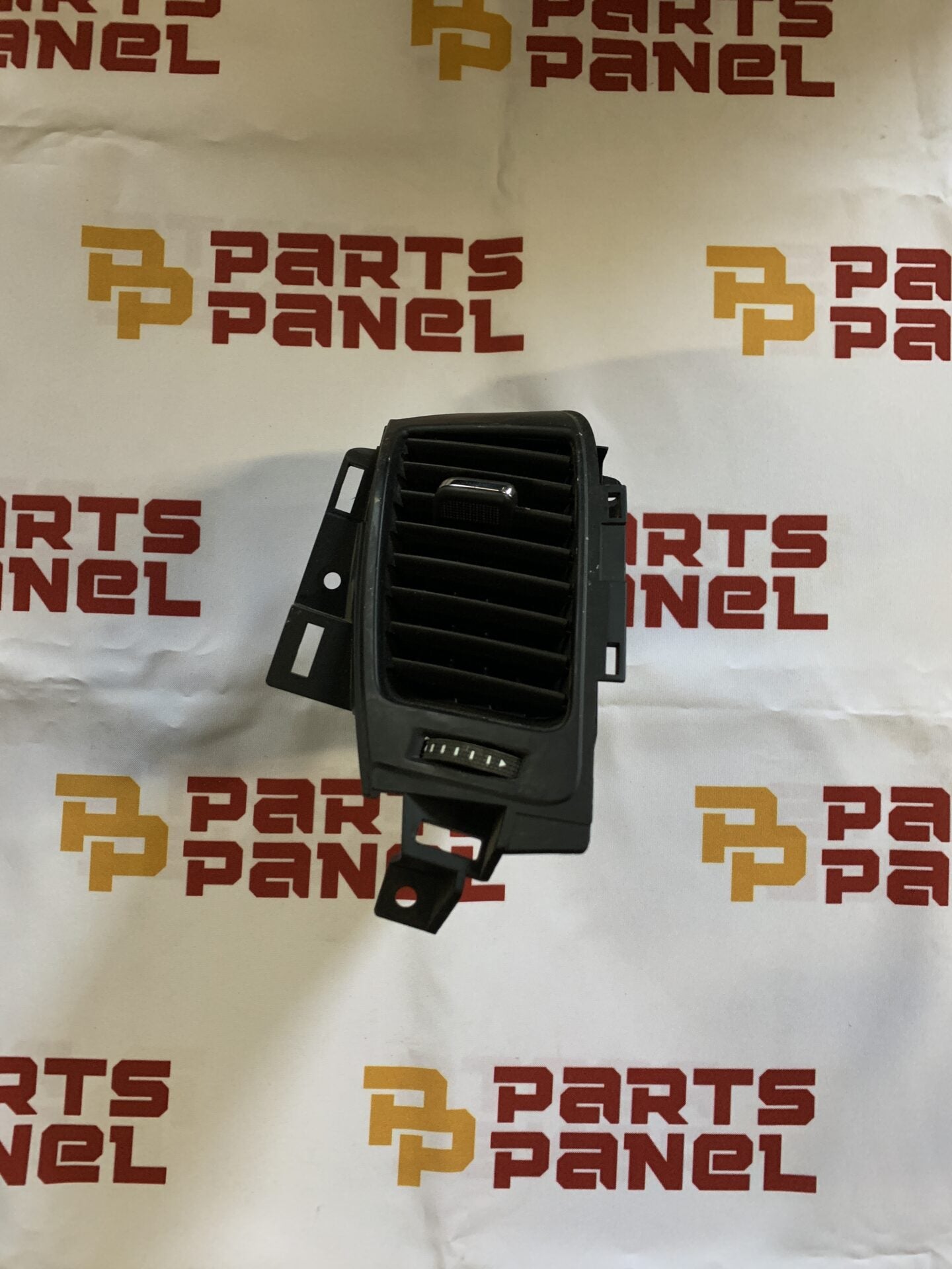 2015 - 2020 GMC YUKON / CHEVY SUBURBAN / TAHOE INSTRUMENT CENTER DRIVER SIDE AIRVENT 23464302