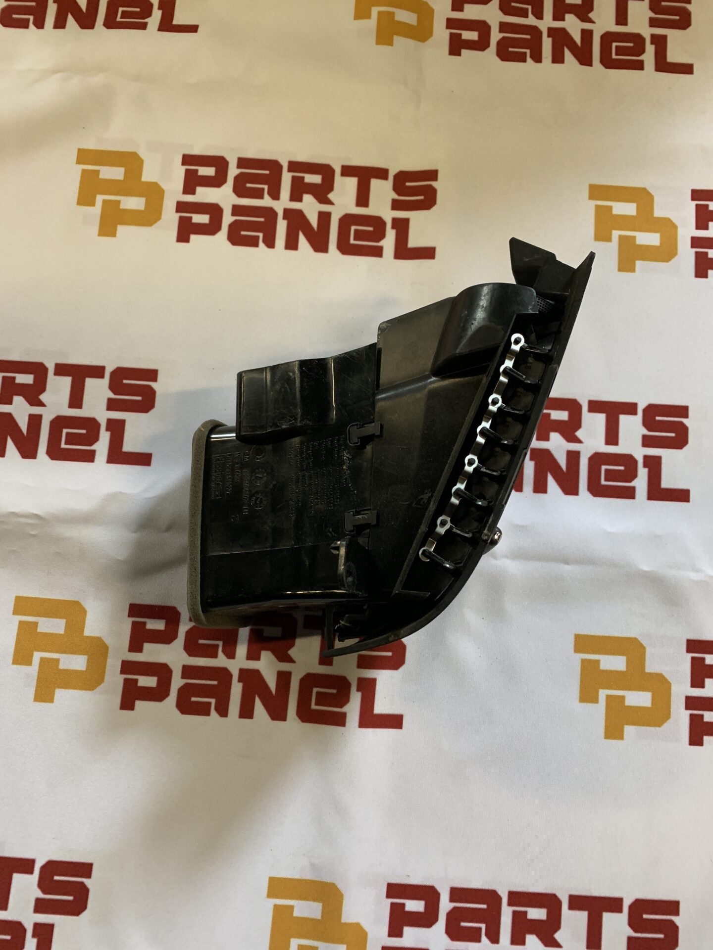2015 - 2020 GMC YUKON / CHEVY SUBURBAN / TAHOE INSTRUMENT CENTER DRIVER SIDE AIRVENT 23464302