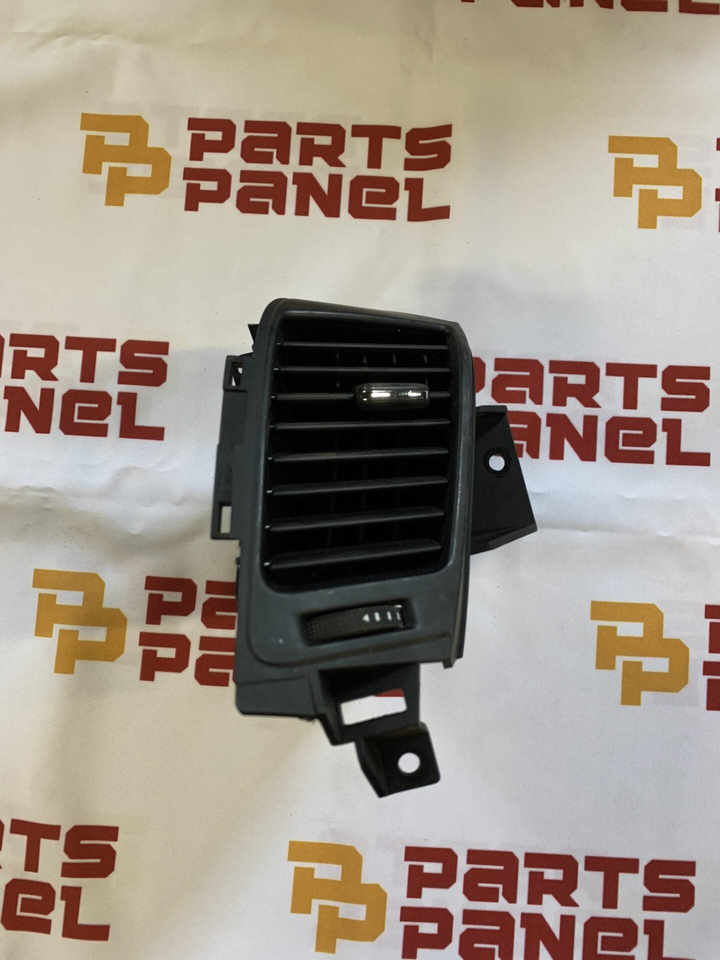 2015 - 2020 GMC YUKON / CHEVY SUBURBAN / TAHOE INSTRUMENT CENTER RIGHT SIDE AIRVENT 23464301