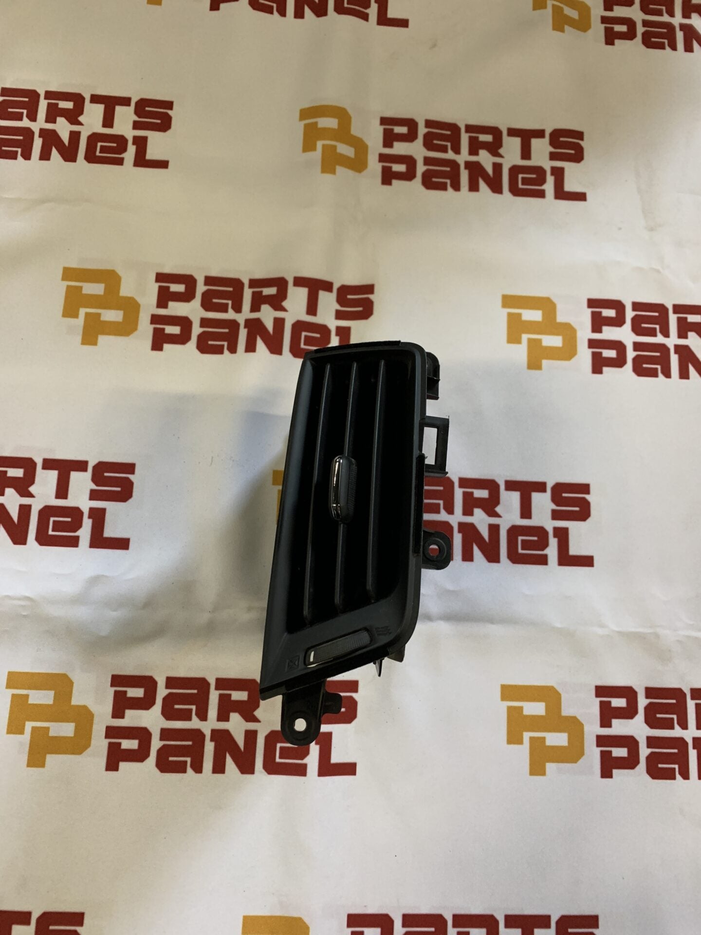 2014 - 2019 GMC SIERRA 1500 LTD / 2500 / 3500 / CHEVY SILVERADO 2500 / 3500 DASHBOARD AIR VENT 20943683