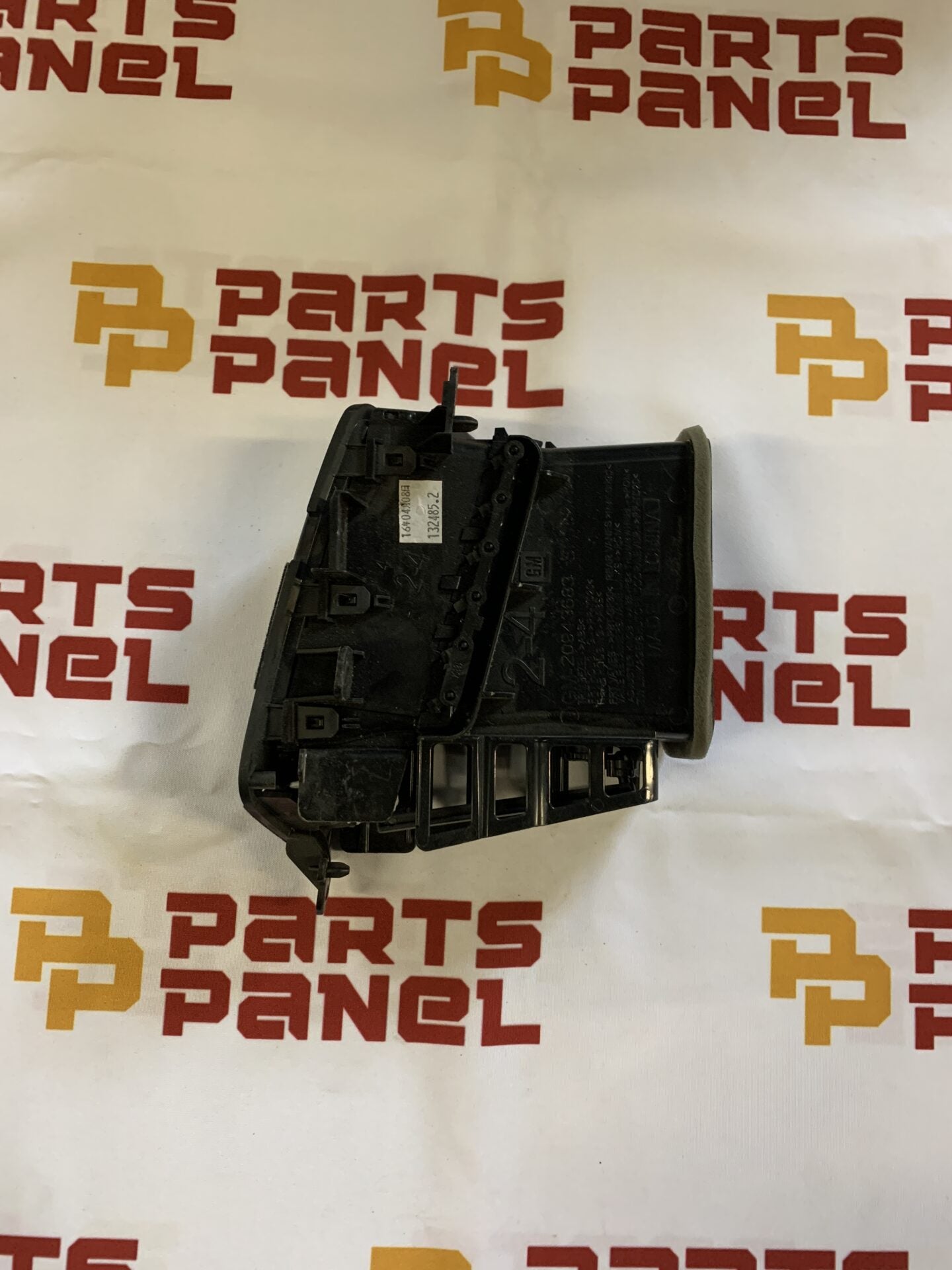 2014 - 2019 GMC SIERRA 1500 LTD / 2500 / 3500 / CHEVY SILVERADO 2500 / 3500 DASHBOARD AIR VENT 20943683