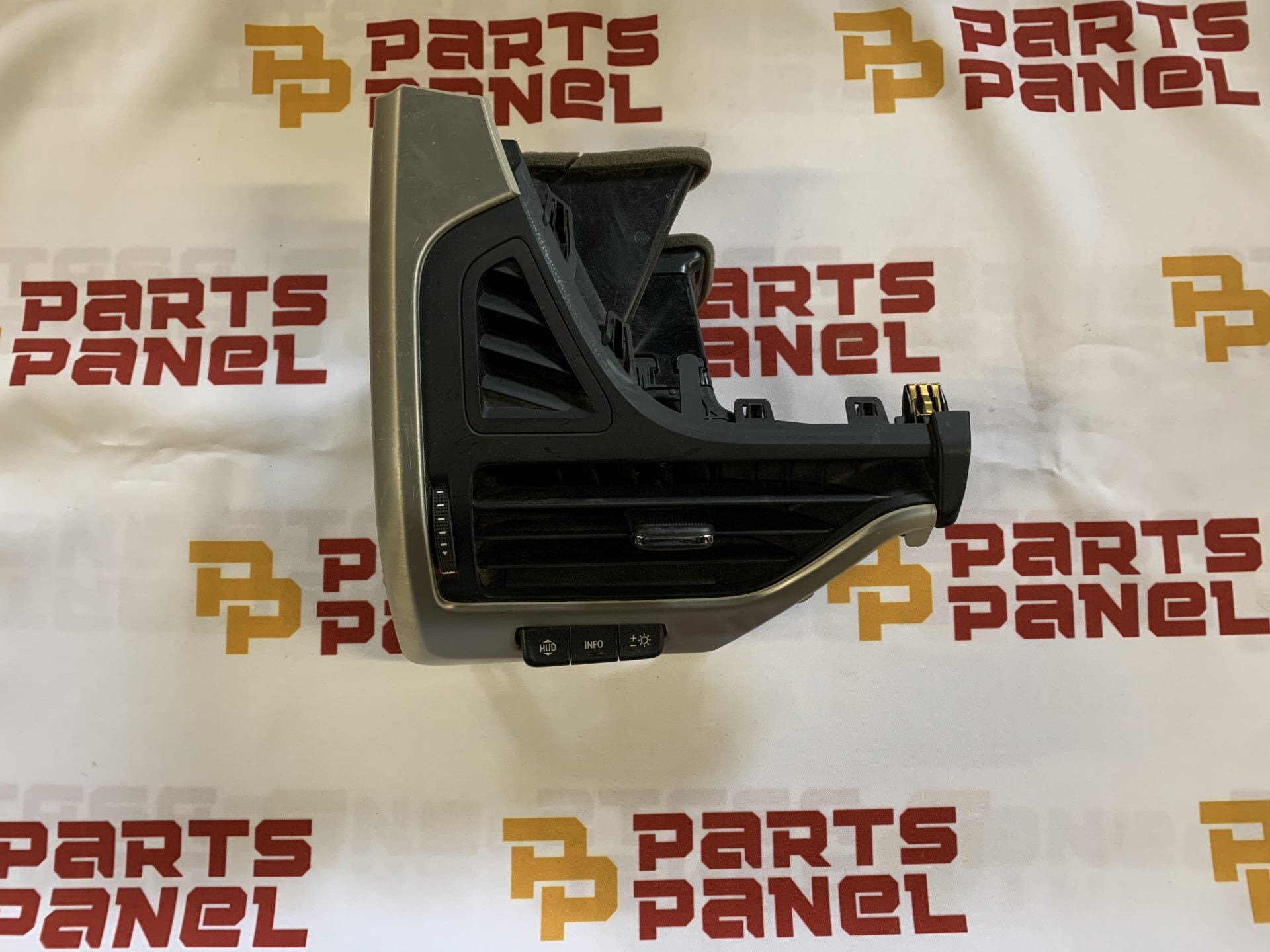 2015 - 2020 GMC YUKON / CHEVY SUBURBAN / TAHOE DASHBOARD AIR VENT OUTLET DRIVER SIDE 23464597