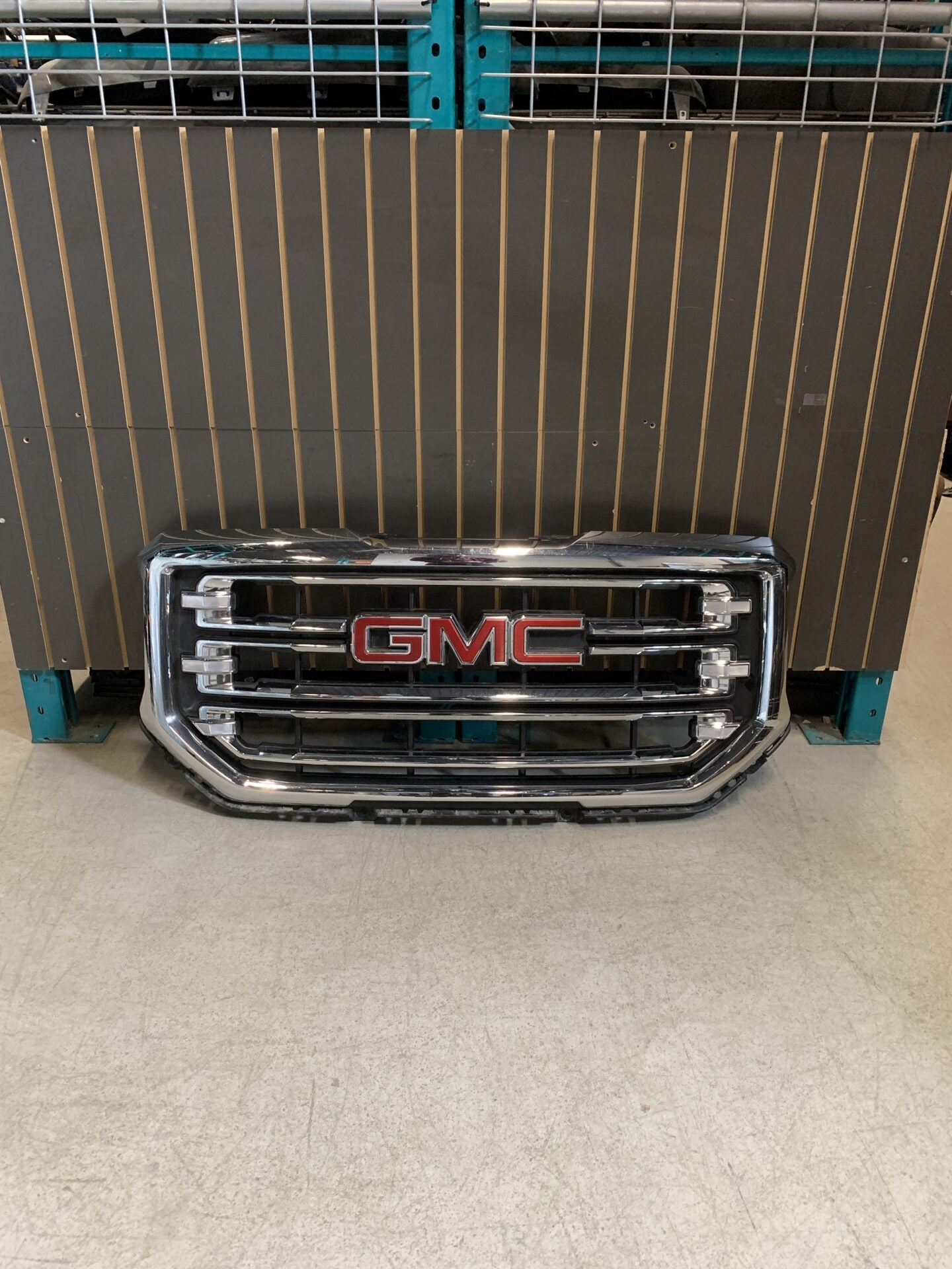 2016 – 2018 GMC SIERRA 1500 FRONT CHROME GRILLE 23496236