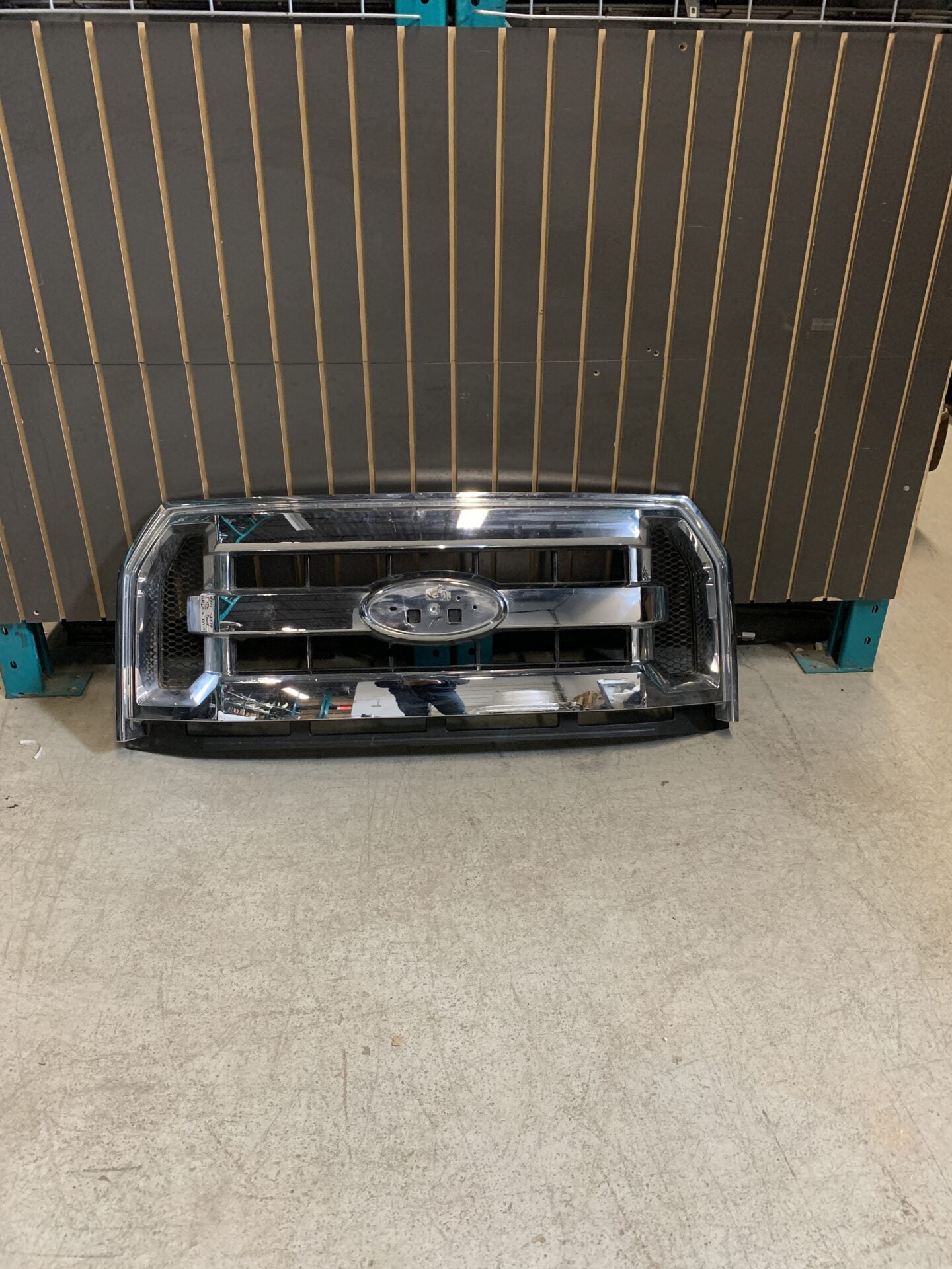 2015 - 2017 FORD F150 XLT FRONT CHROME GRILLE ASSEMBLY FL34-8200-DBW