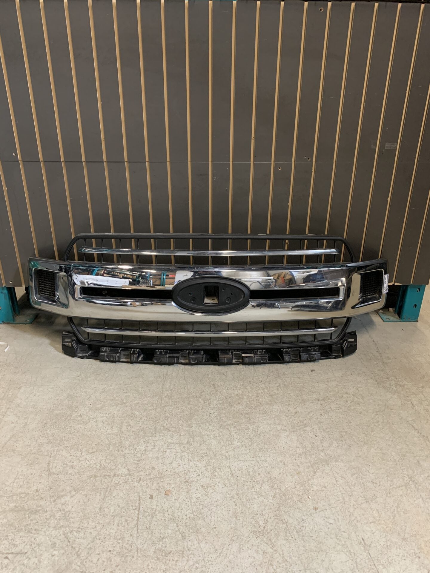 2018 - 2020 FORD F150 XLT FRONT CHROME GRILLE JL34-8200 DEW