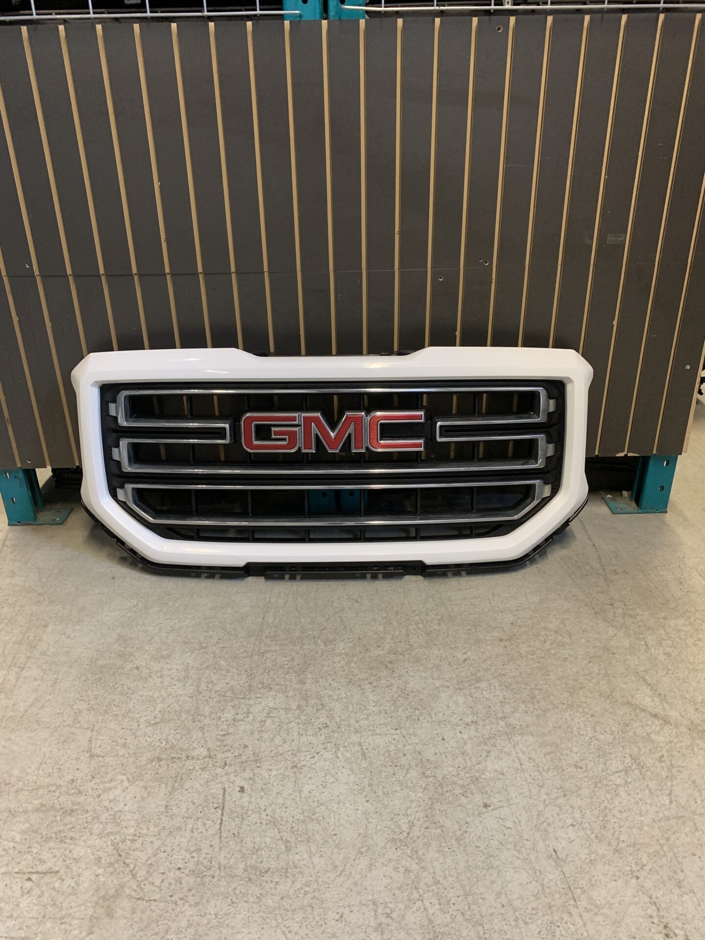 2016 - 2019 GMC SIERRA 1500 SLE FRONT GRILLE 23244425 