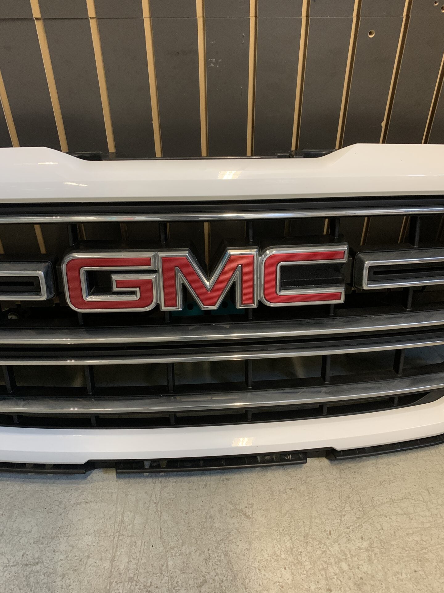 2016 - 2019 GMC SIERRA 1500 SLE FRONT GRILLE 23244425 