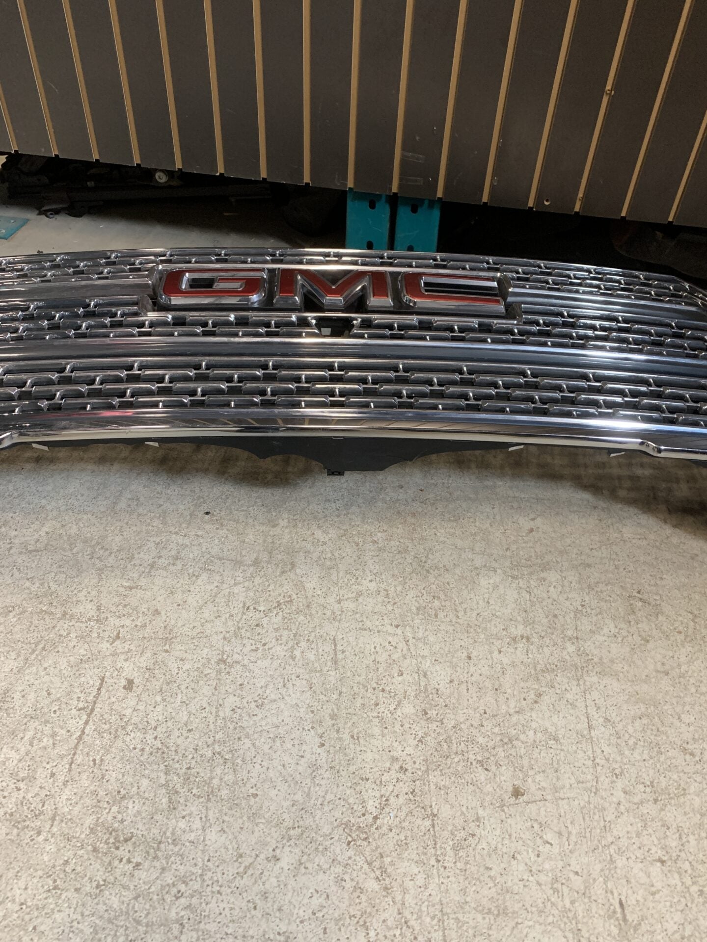 CALANDRE AVANT CHROMÉE GMC SIERRA DENALI 2500 / 3500 2020 - 2022 84691993