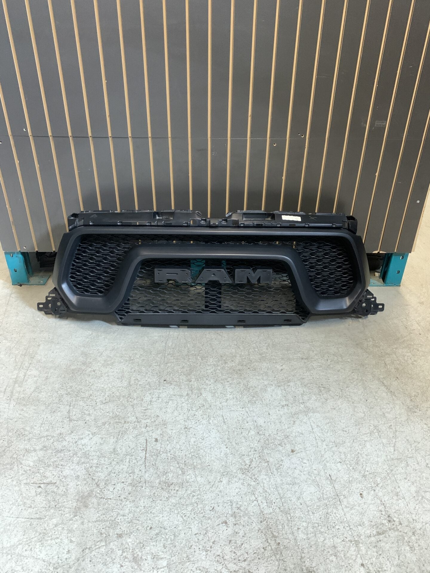 2019 - 2024 RAM REBEL 1500 BLACK MOLDED UPPER GRILLE ASSEMBLY 
