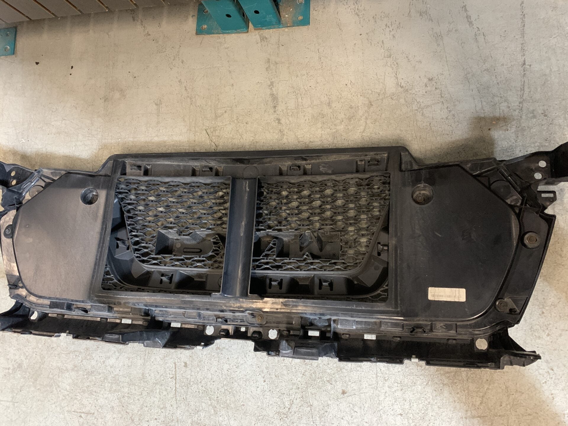2019 - 2024 RAM REBEL 1500 BLACK MOLDED UPPER GRILLE ASSEMBLY 
