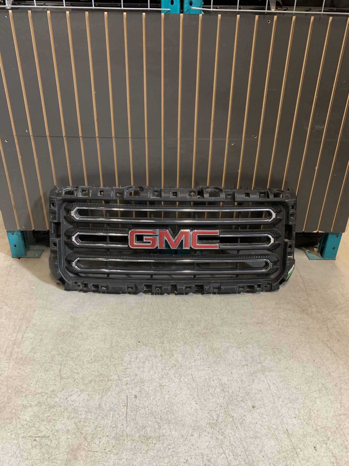 2015 - 2019 GMC SIERRA 2500 / 3500 FRONT GRILLE CHROME BARS 23210303