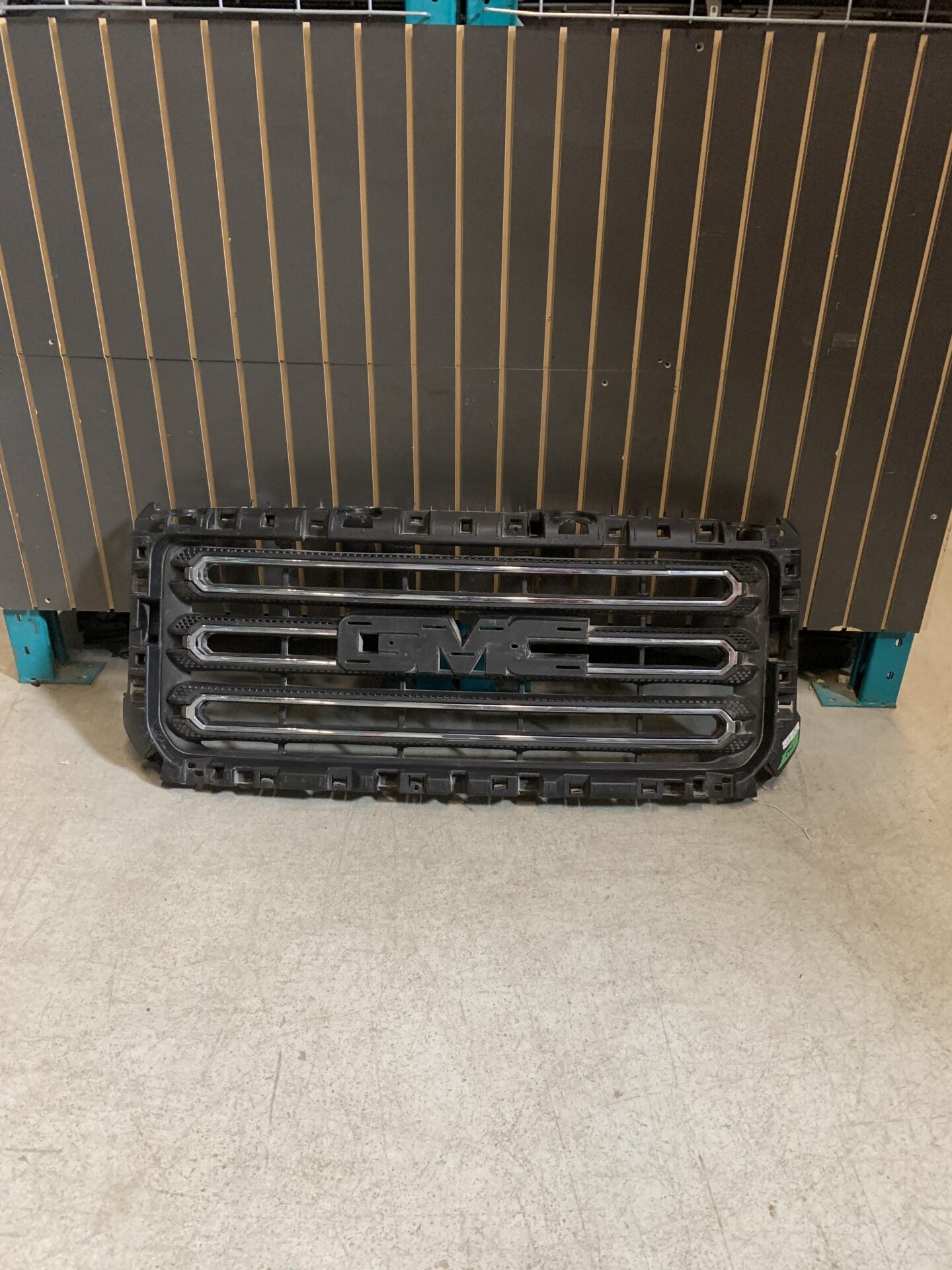 2015 - 2019 GMC SIERRA 2500 / 3500 FRONT GRILLE CHROME BARS 23210303