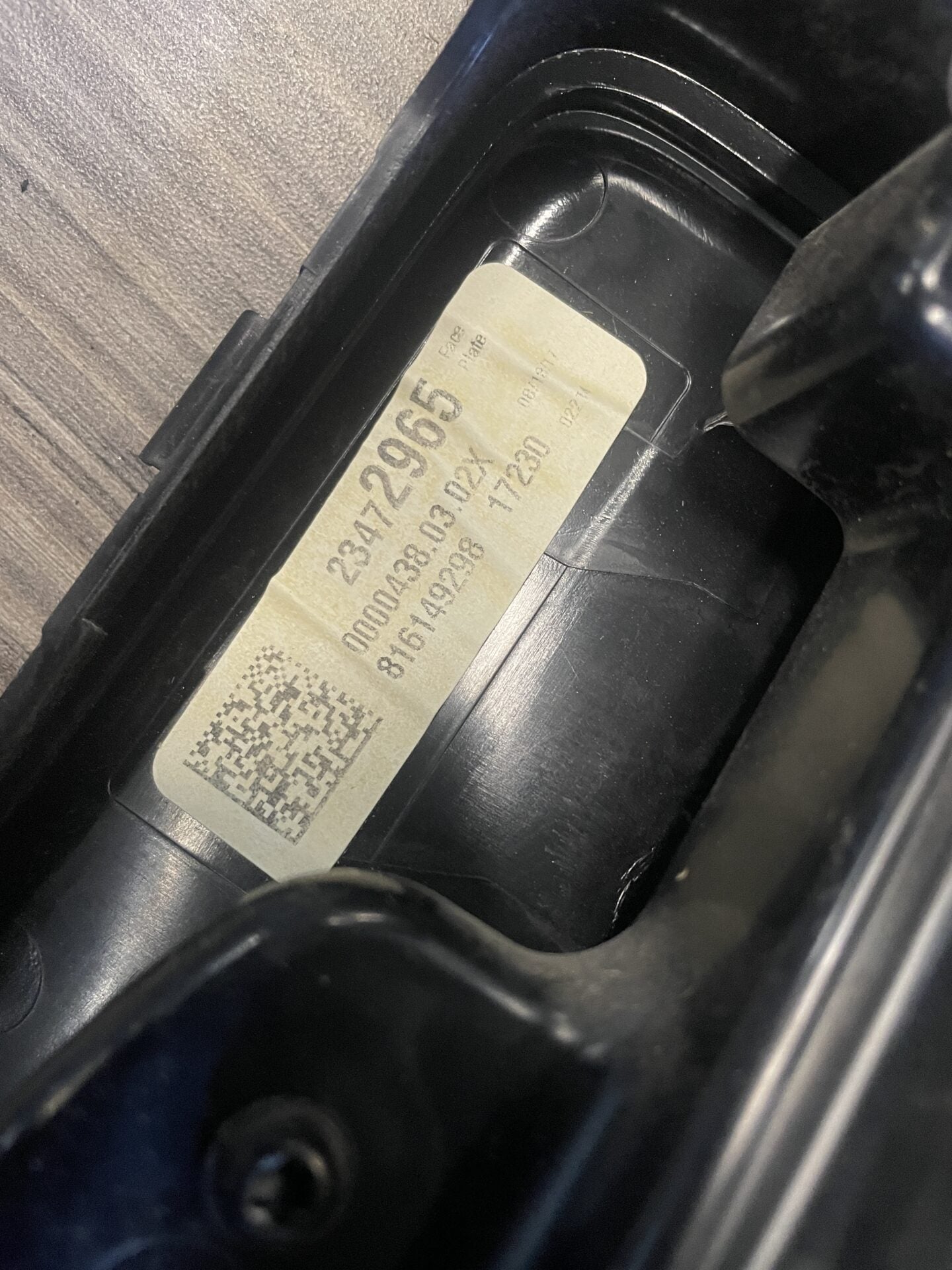 2016 - 2019 GMC SIERRA /CHEVY SILVERADO 1500 2500 3500 TRIM BEZEL WITH SCREEN 23472965