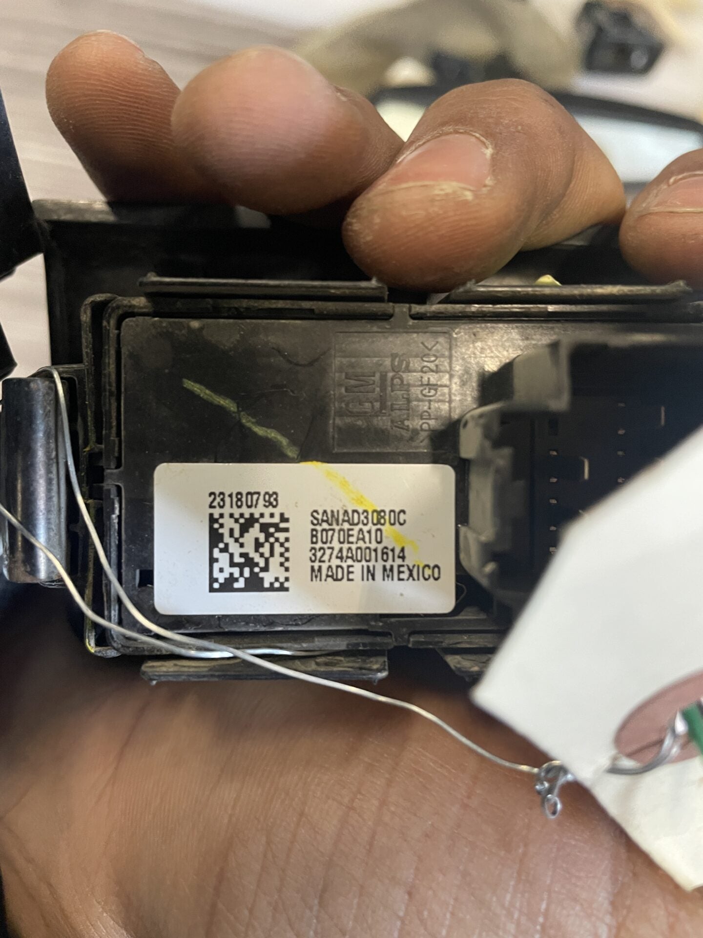 2014 - 2018 CHEVY SILVERADO 1500 RIGHT REAR WINDOW SWITCH 23180793