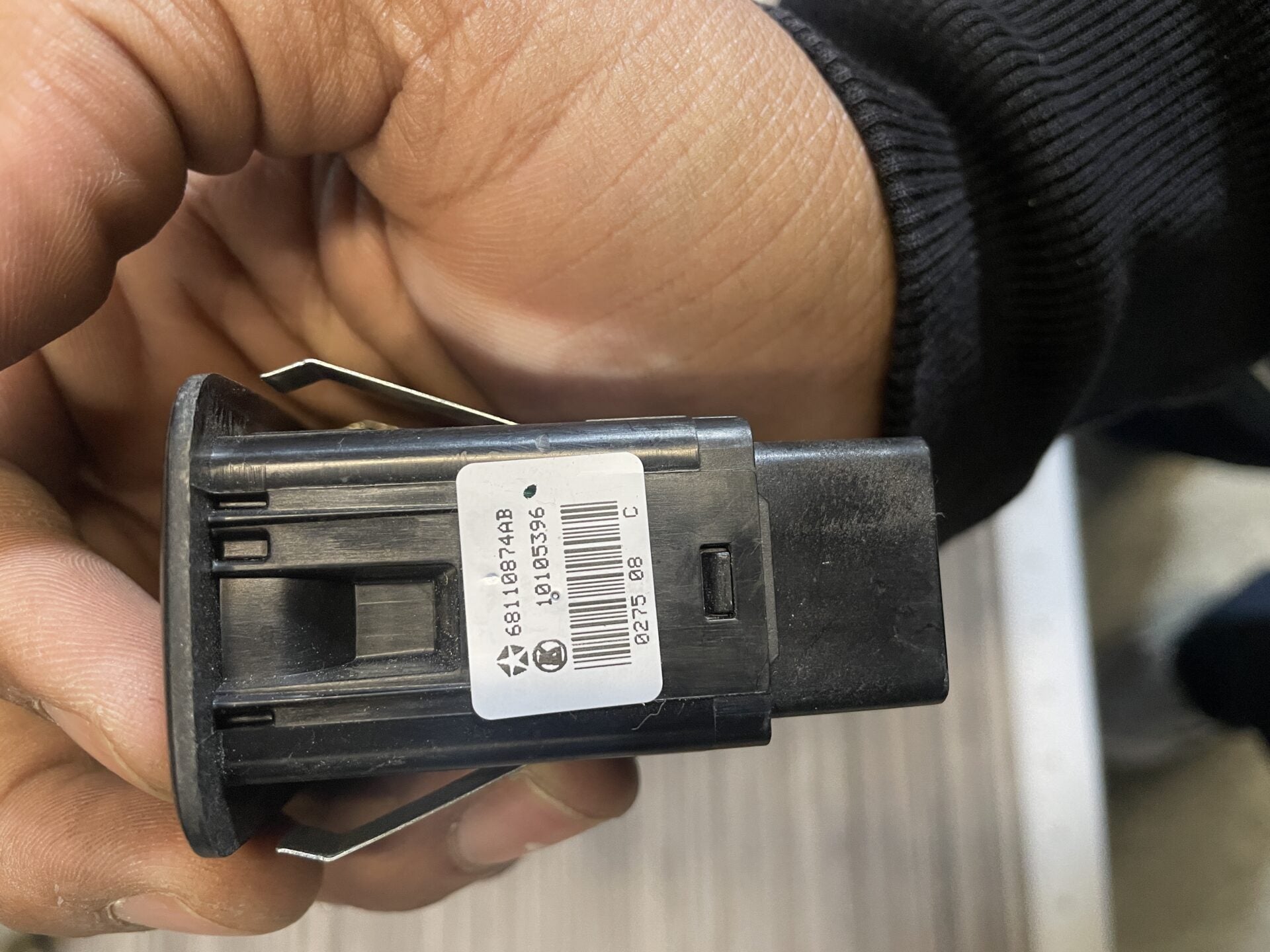 2012 - 2020 DODGE GRAND CARAVAN QUARTER WINDOW CONTROL SWITCH 68110874AB