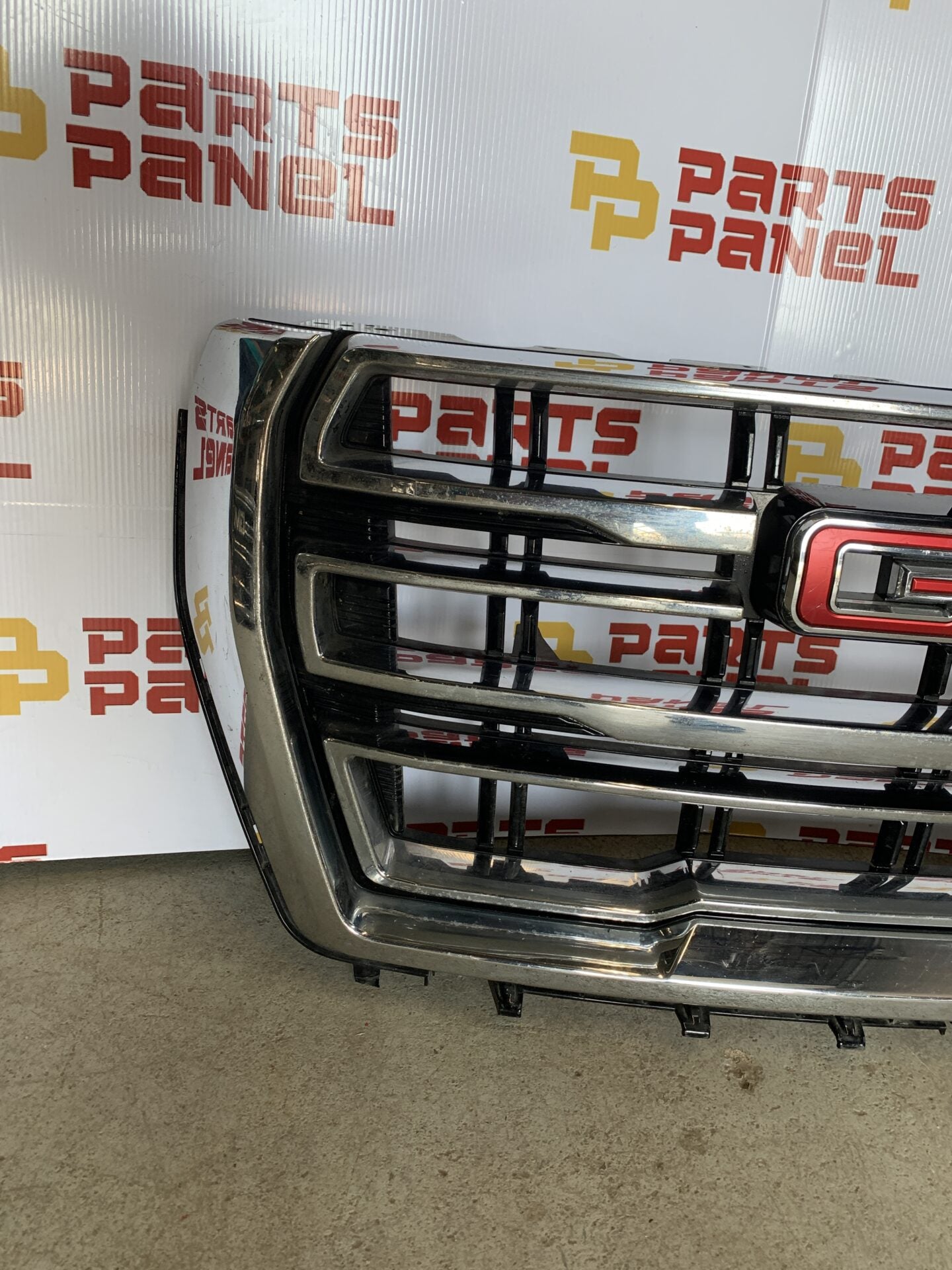 2021 - 2023 GMC YUKON / YUKON XL / SLE / SLT CALANDRE AVANT CHROMÉE 84835787