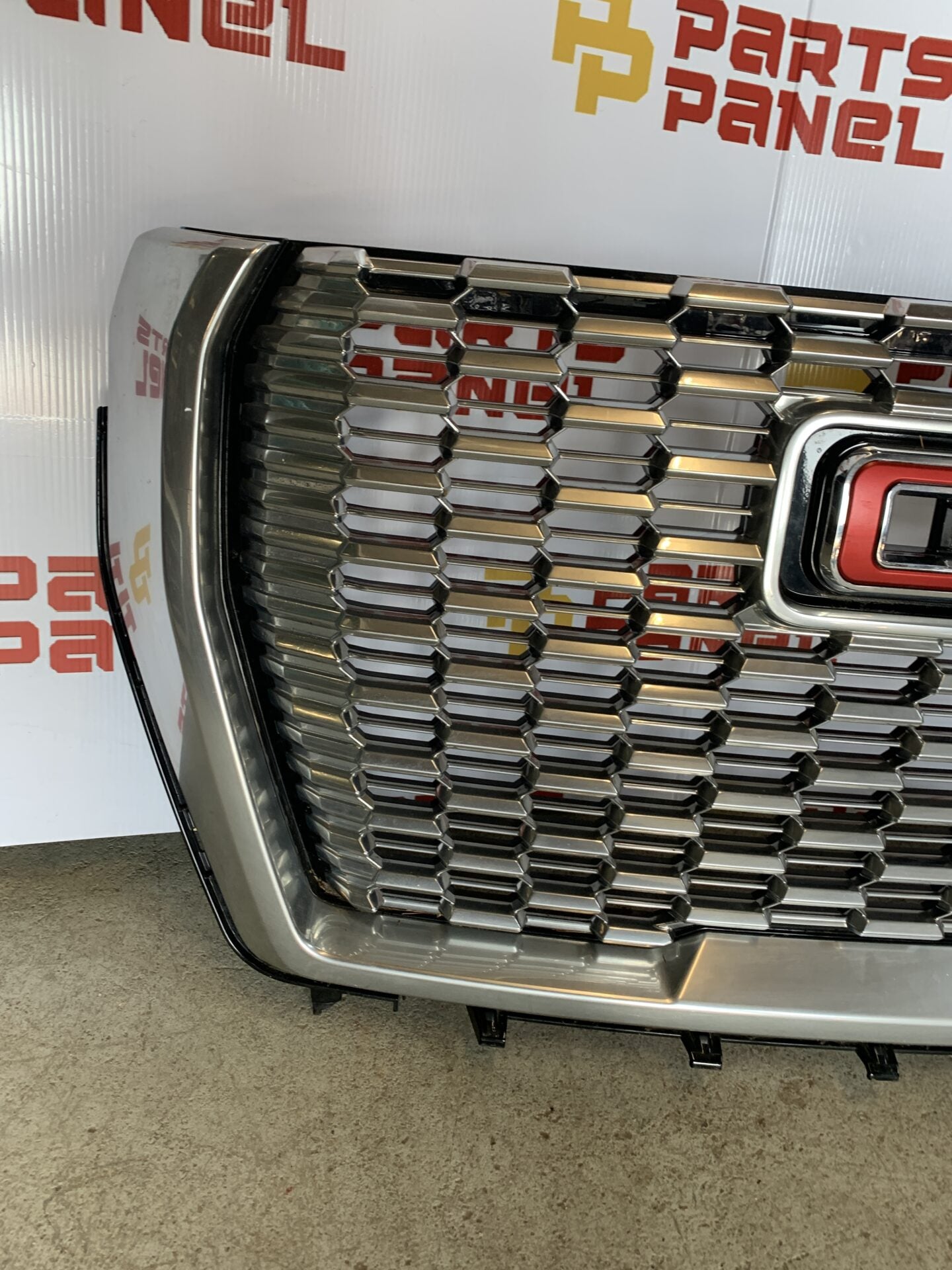 2021 - 2024 GMC YUKON DENALI ULTIMATE CALANDRE CHROME AVANT PIÈCE D'ORIGINE D'OCCASION 84835789