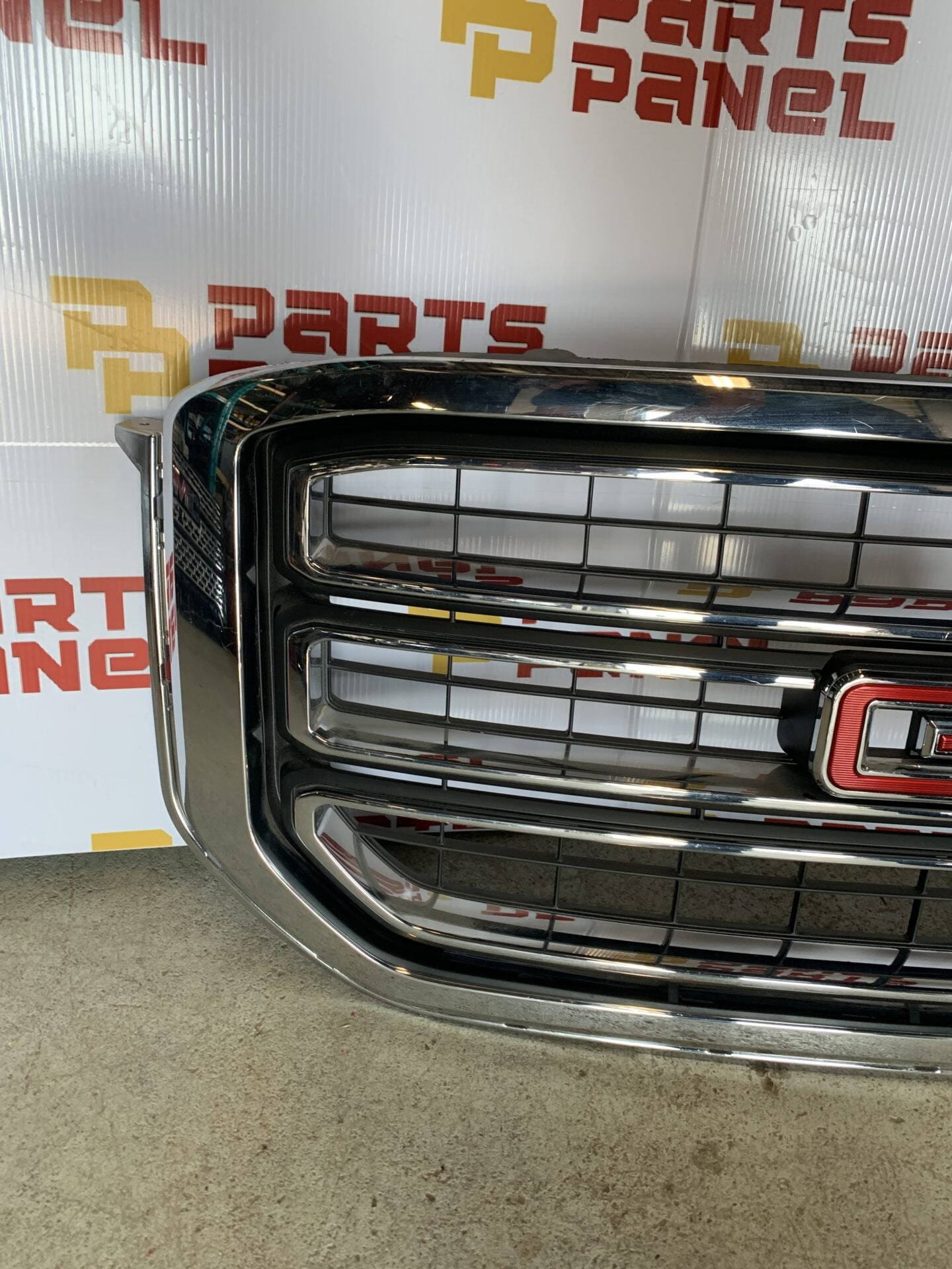 2015 - 2019 GMC YUKON CALANDRE AVANT CHROMÉE 84119634